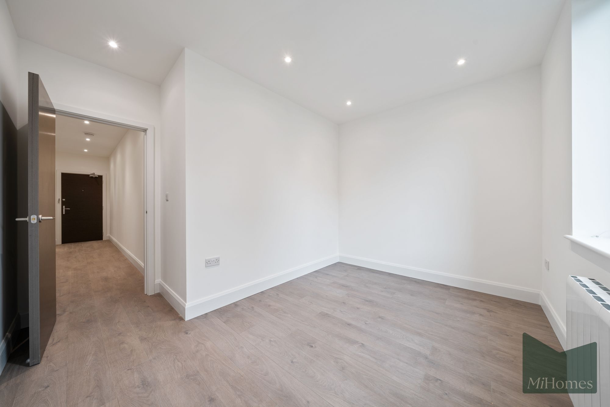 1 bed flat to rent in High Street, Potters Bar, EN6  - Property Image 3