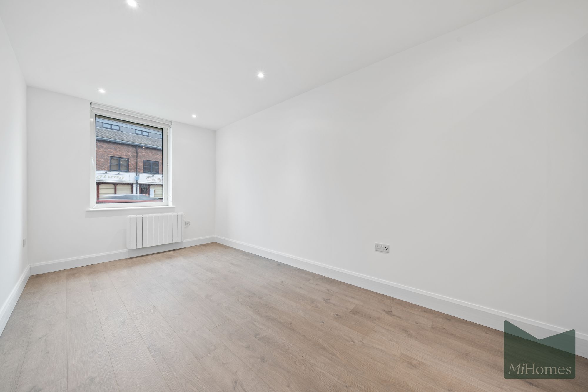 1 bed flat to rent in High Street, Potters Bar, EN6  - Property Image 2