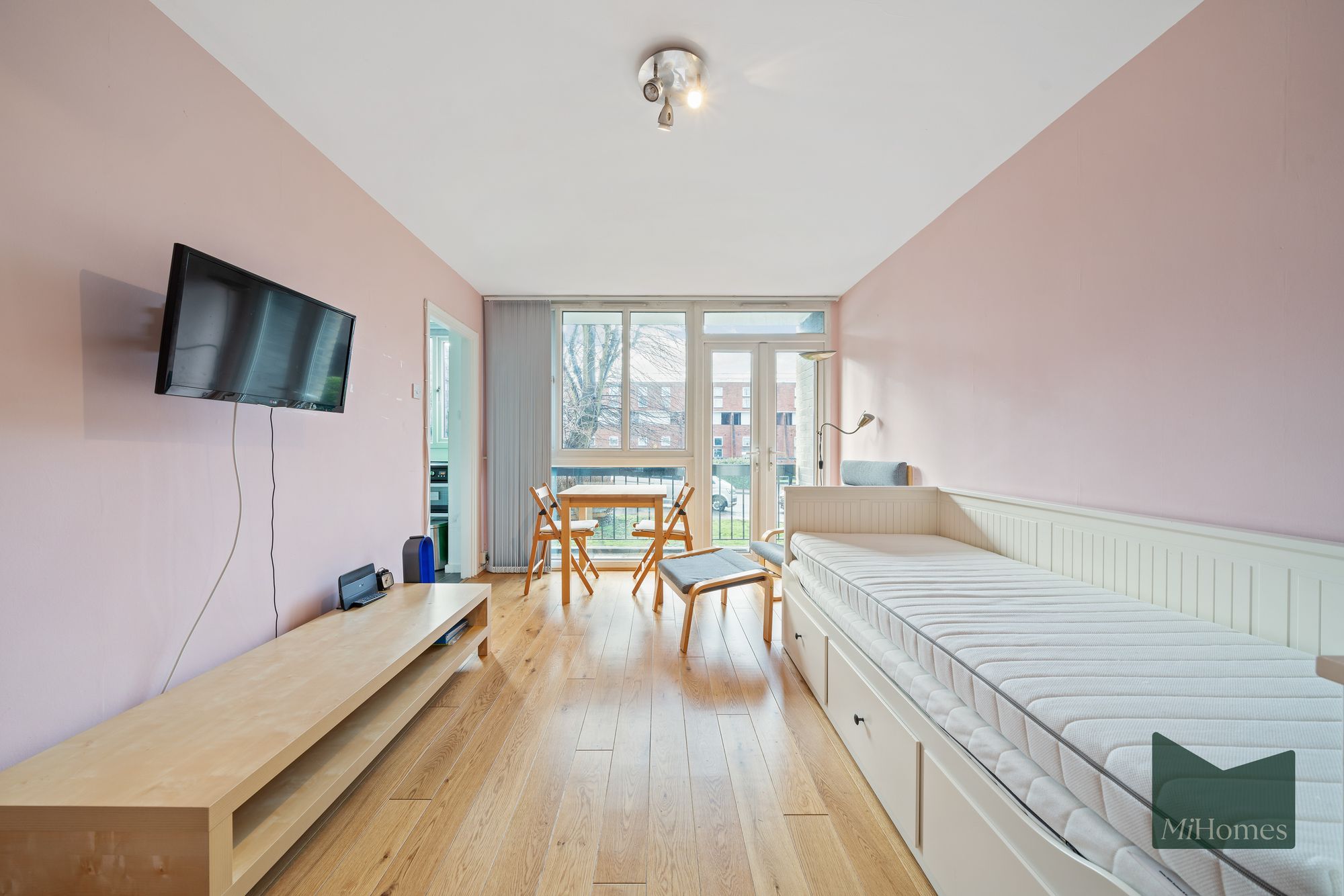 Studio flat for sale in Ashbourne Close, Ashbourne Court Ashbourne Close, N12  - Property Image 3