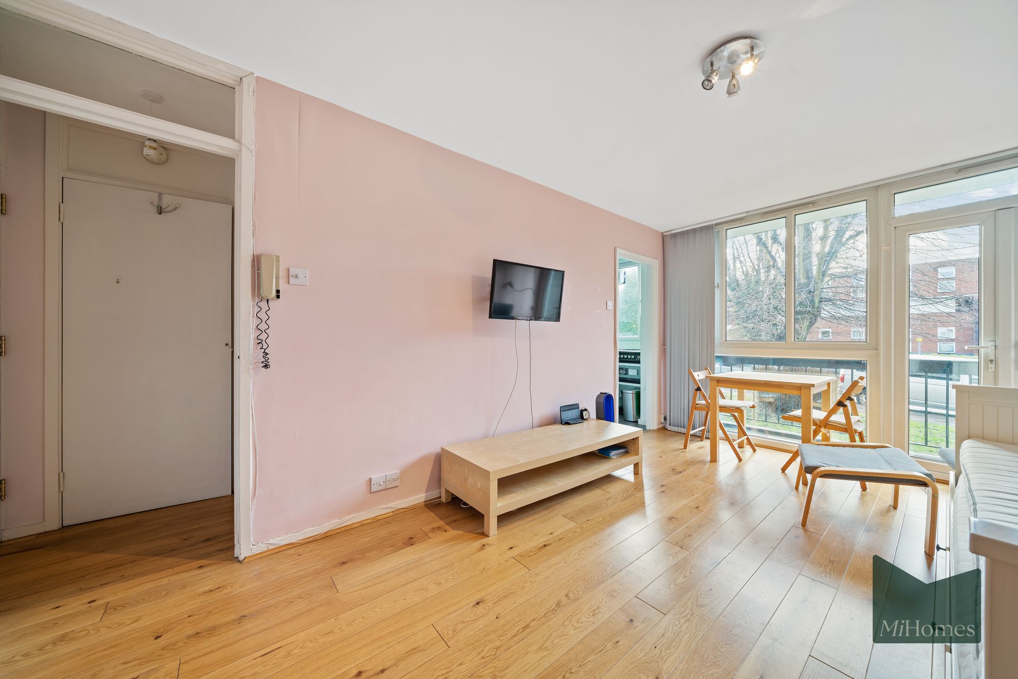 Studio flat for sale in Ashbourne Close, Ashbourne Court Ashbourne Close, N12  - Property Image 4