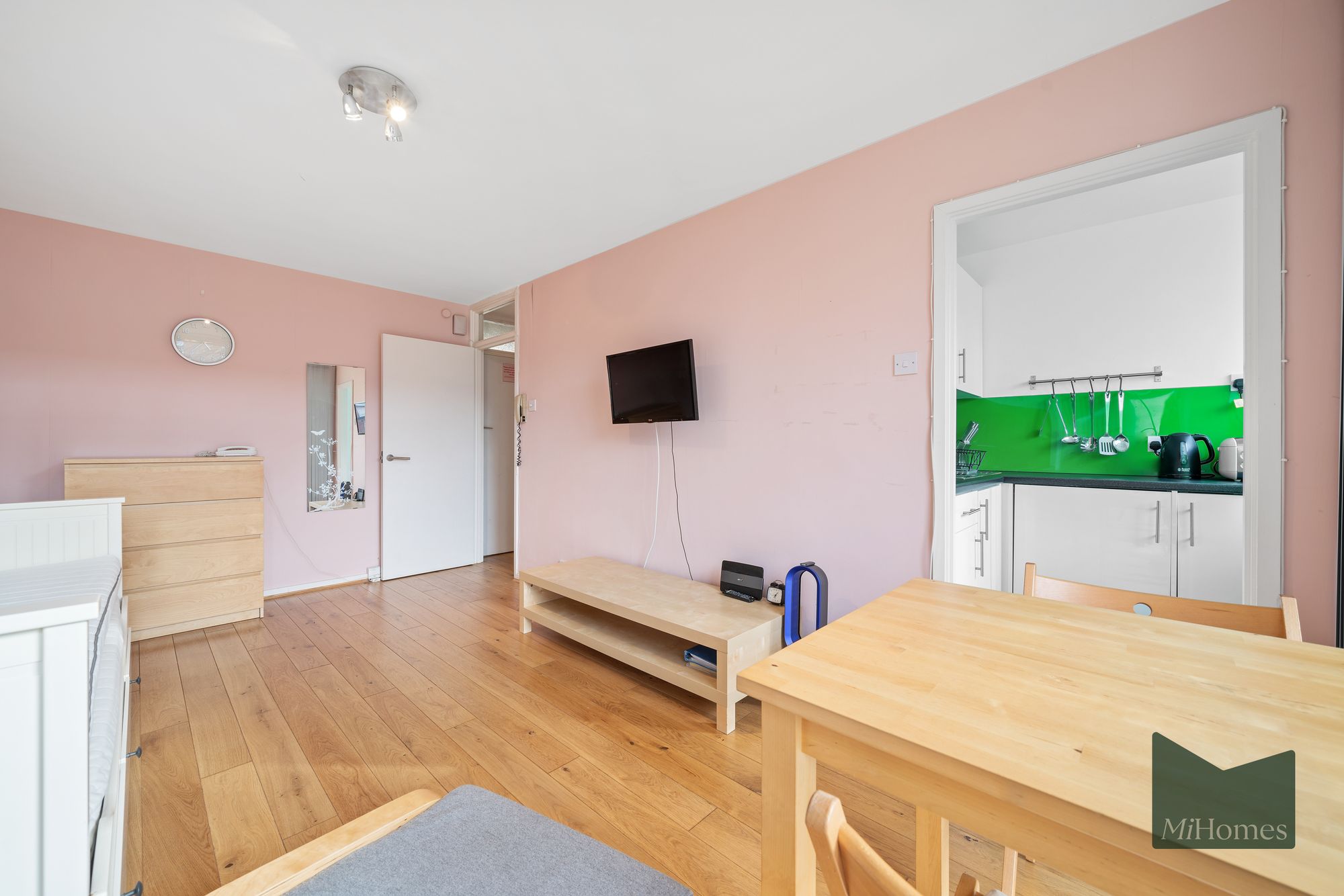 Studio flat for sale in Ashbourne Close, Ashbourne Court Ashbourne Close, N12  - Property Image 2