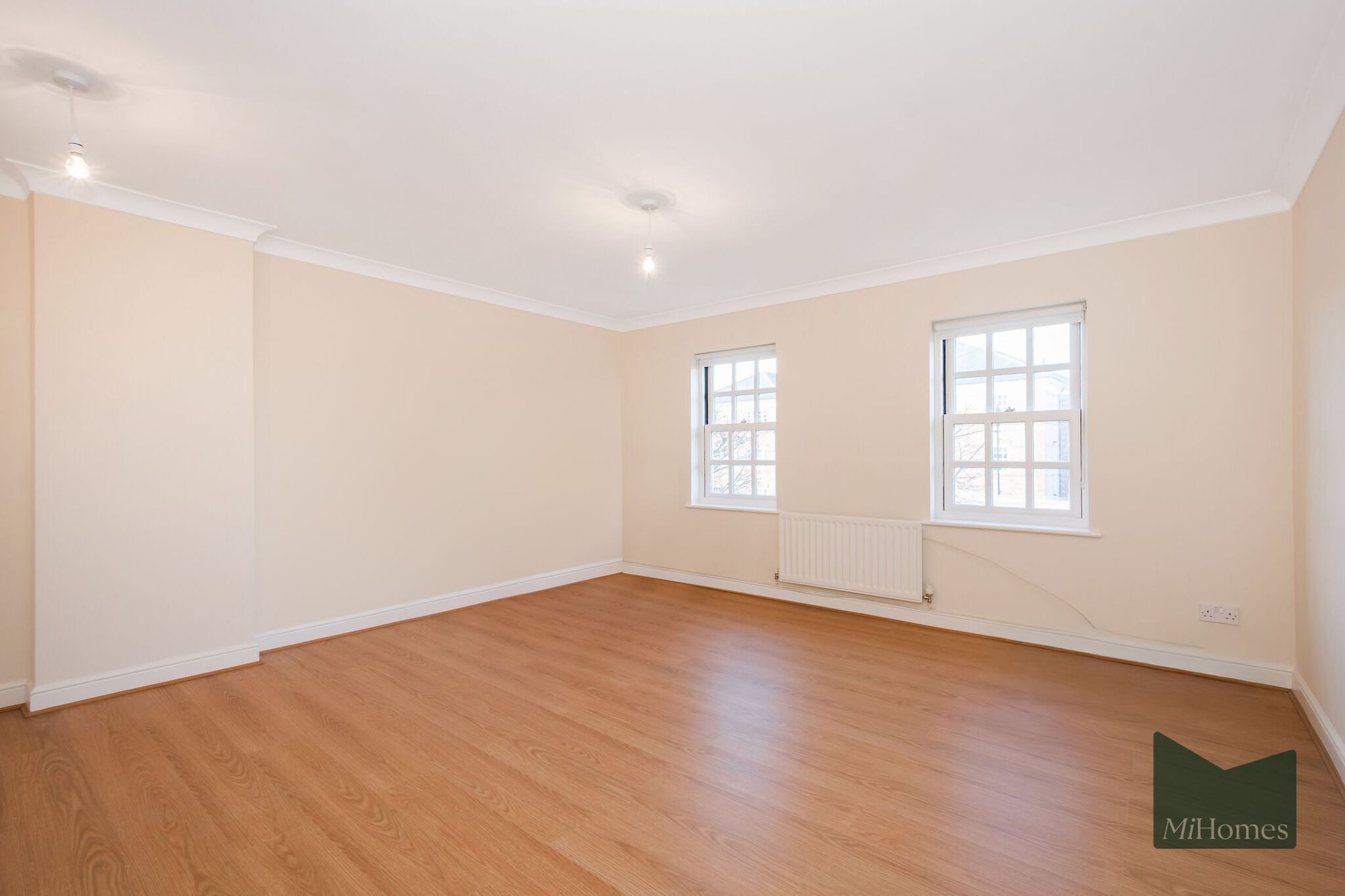 2 bed to rent in Anderson Close, London, N21  - Property Image 2