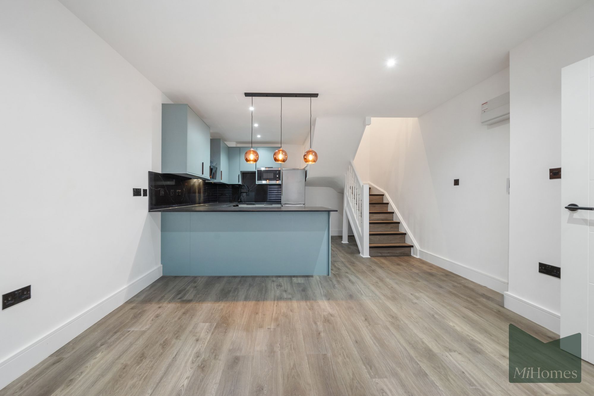 2 bed flat to rent in Hardy Passage, London, N22  - Property Image 2
