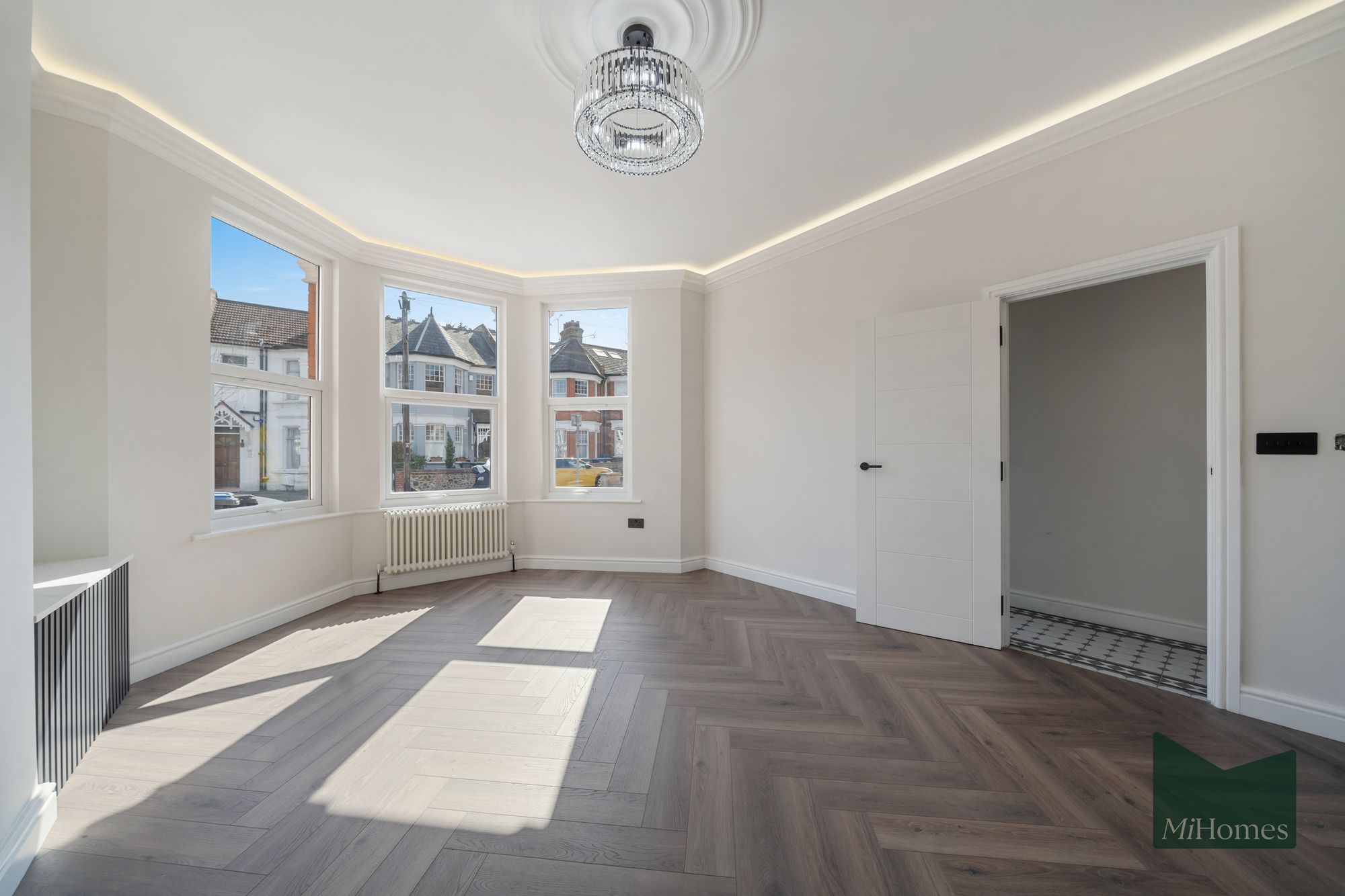 2 bed ground floor flat to rent in Belsize Avenue, London, N13 - Property Image 7
