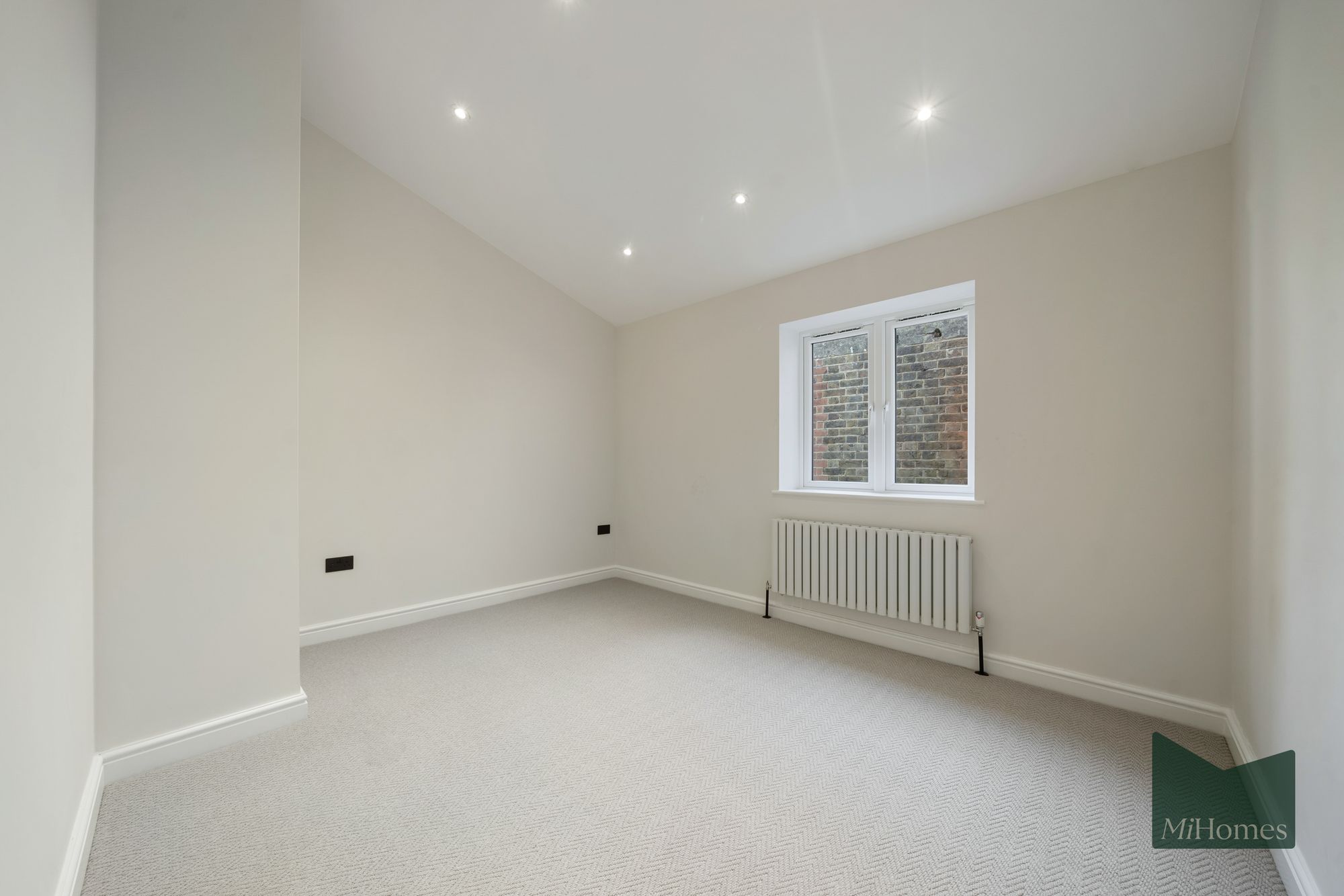 2 bed ground floor flat to rent in Belsize Avenue, London, N13 - Property Image 11