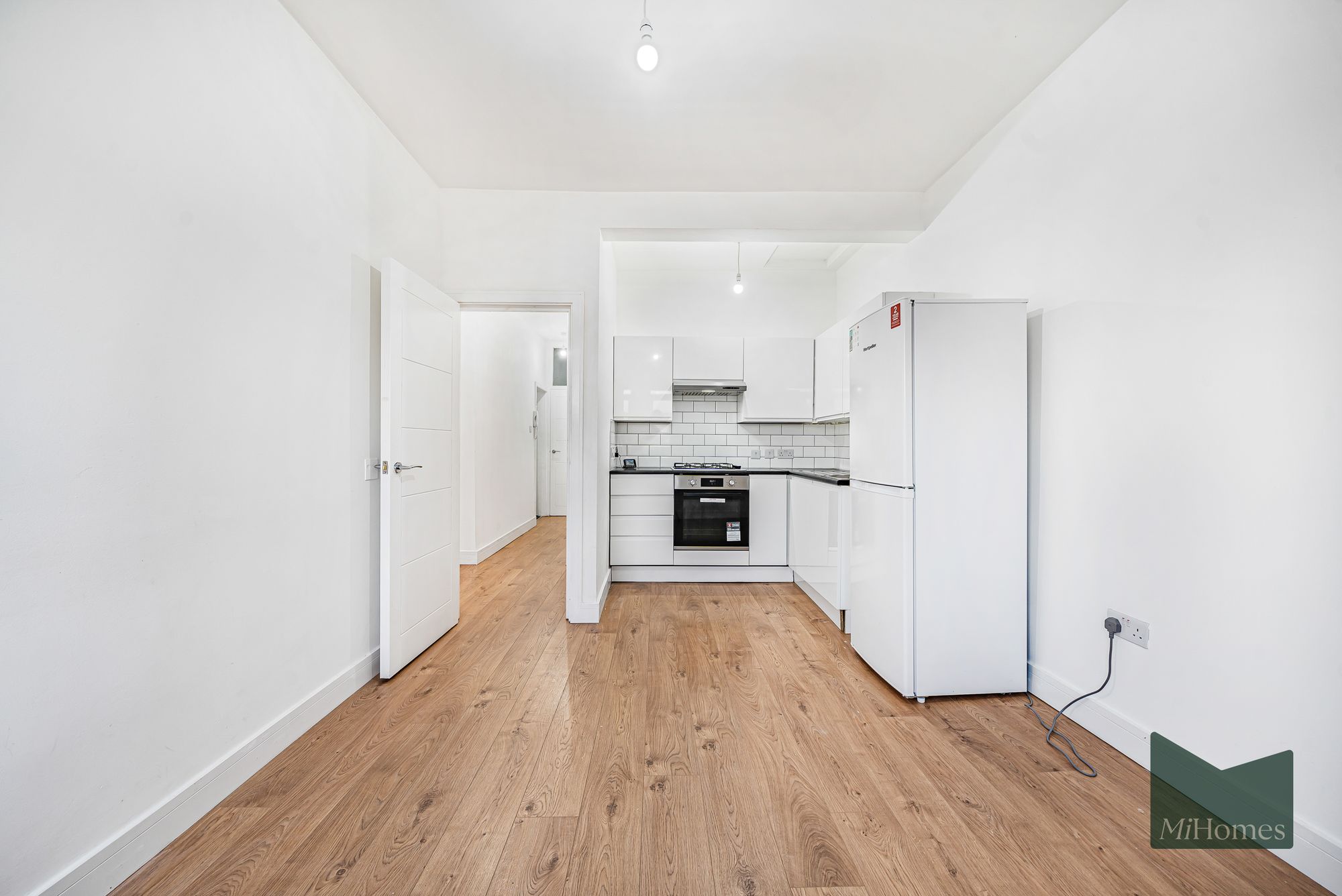 2 bed flat to rent in Turnpike Lane, London, N8 - Property Image 1