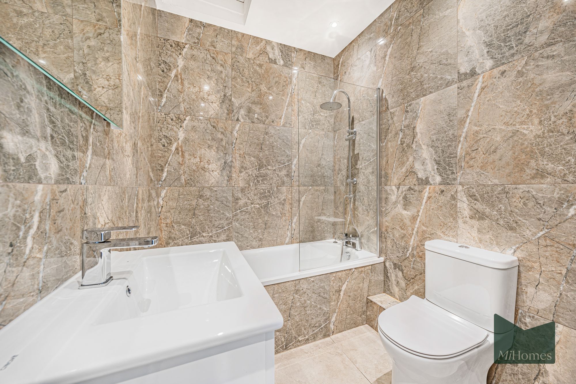 2 bed flat to rent in Turnpike Lane, London, N8 - Property Image 3