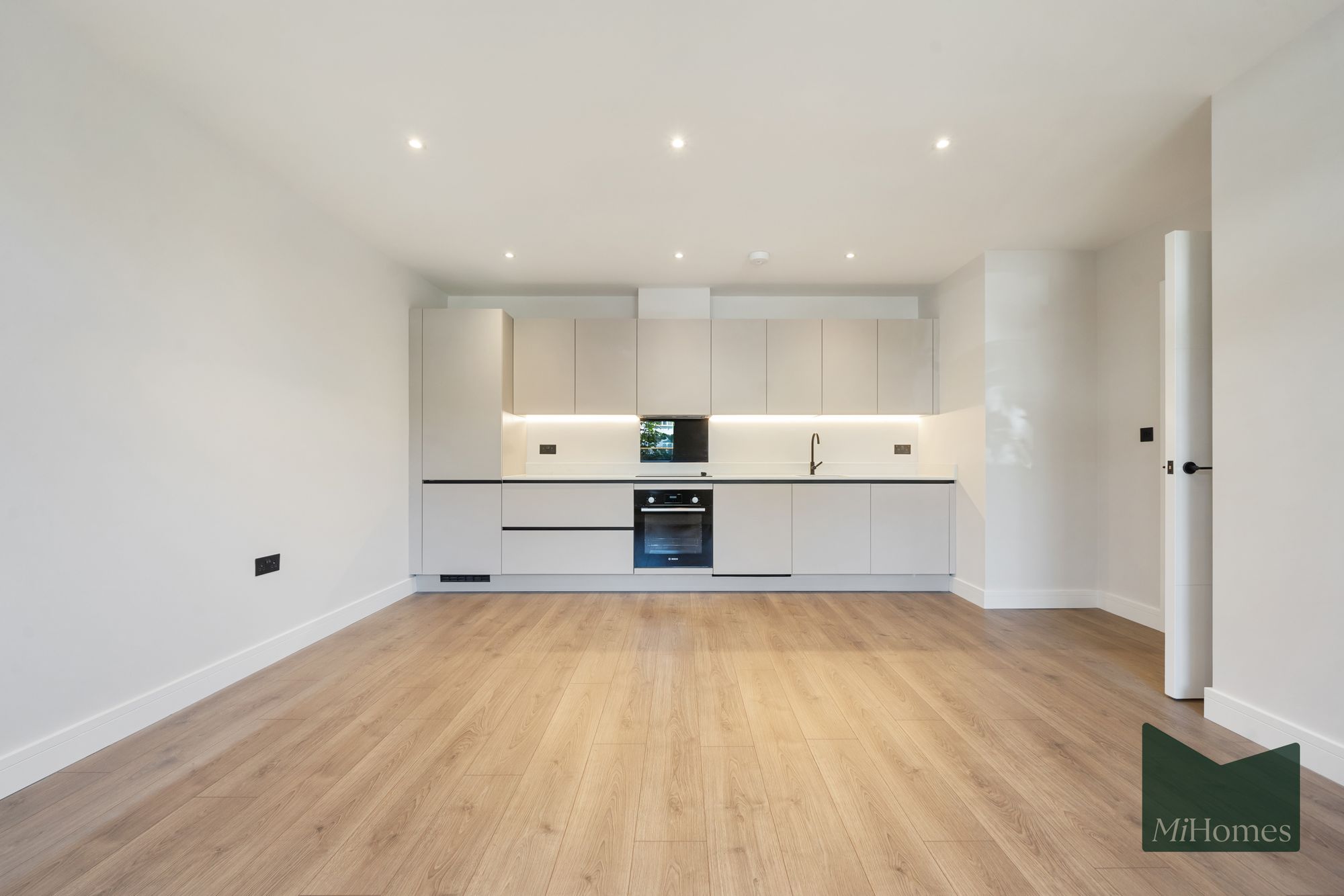 2 bed flat to rent in Lawn Lane, Hemel Hempstead, HP3  - Property Image 3