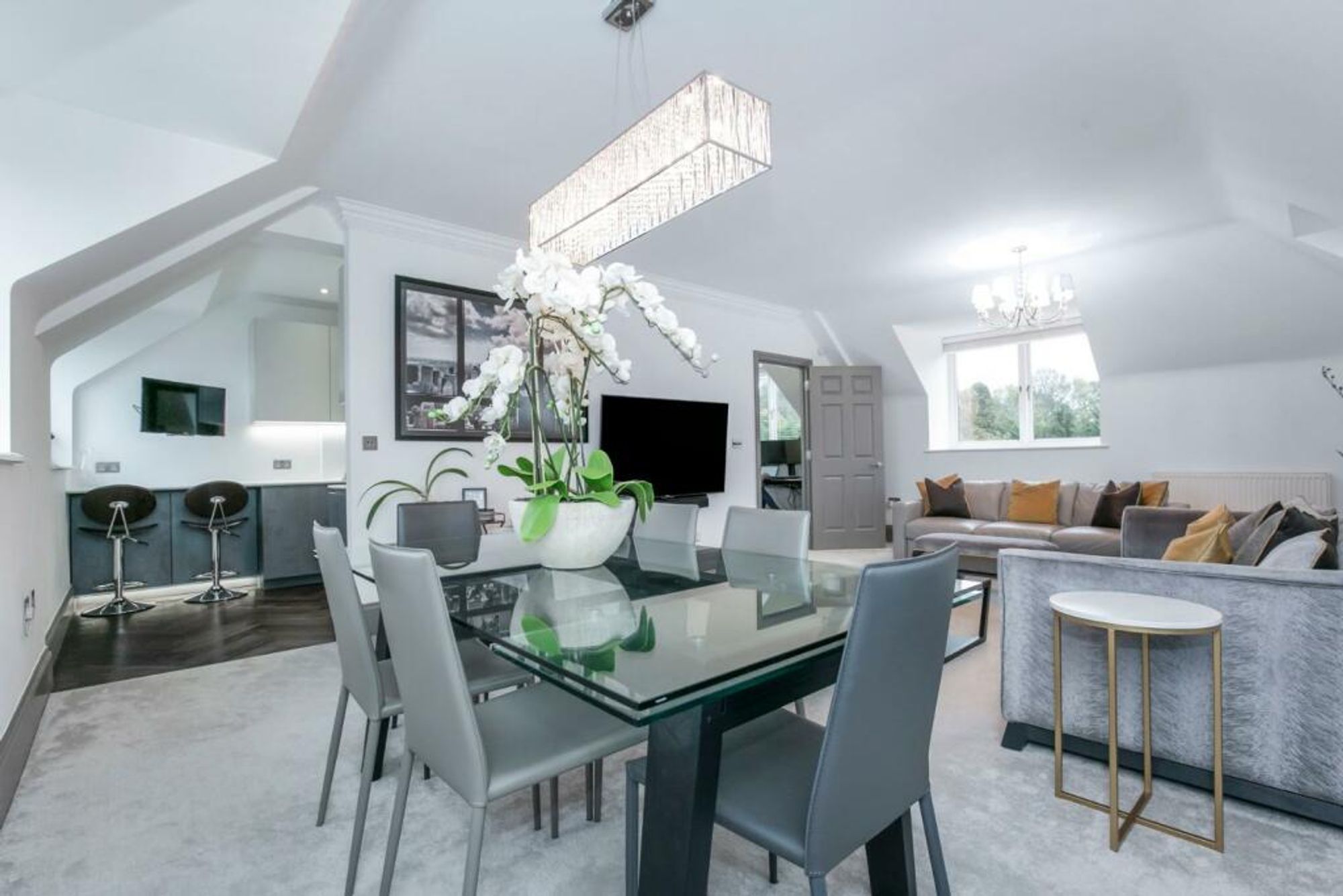 2 bed penthouse to rent in Games Road, Barnet, EN4  - Property Image 1
