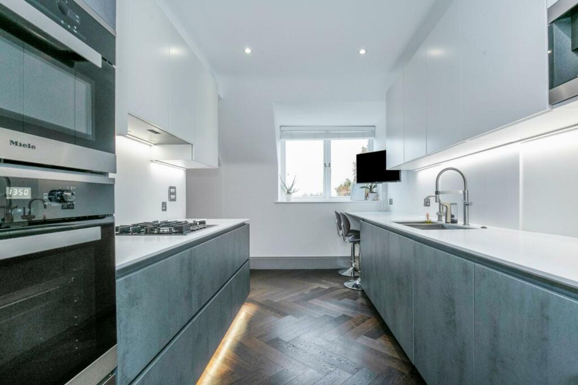 2 bed penthouse to rent in Games Road, Barnet, EN4  - Property Image 2