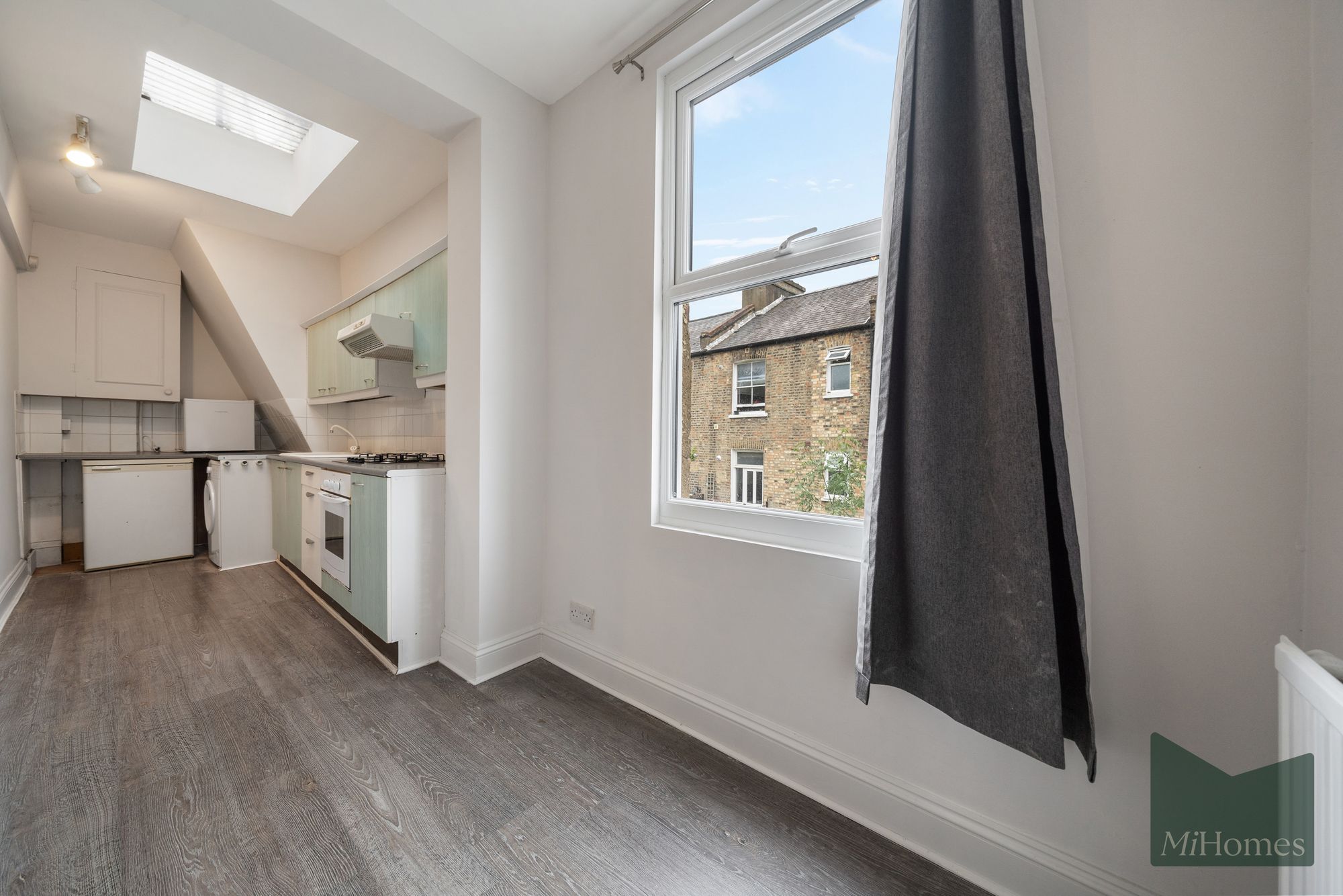 1 bed flat to rent in Stroud Green Road, London, N4  - Property Image 2