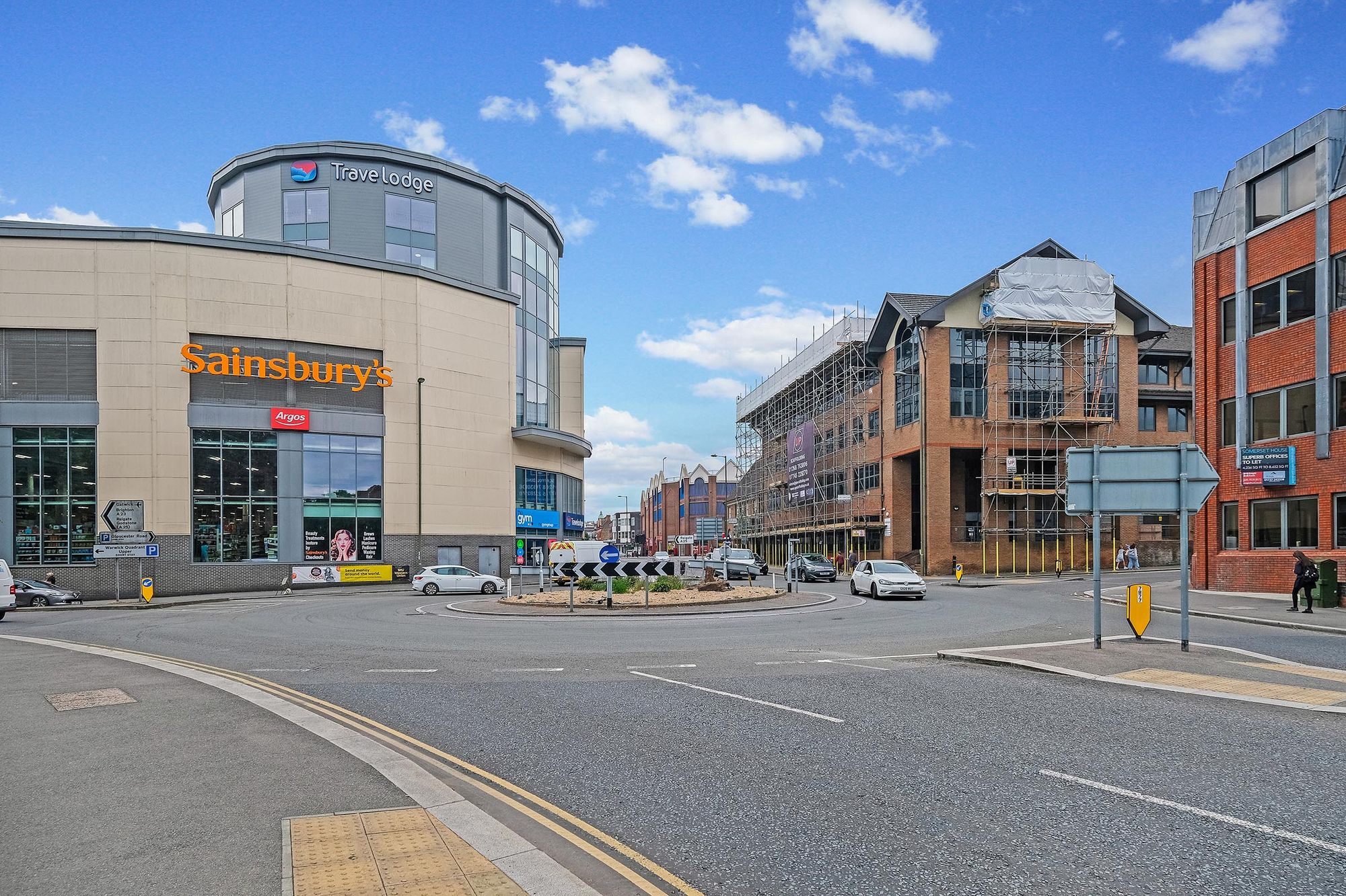 2 bed flat to rent in Aquila House, Redhill  - Property Image 12