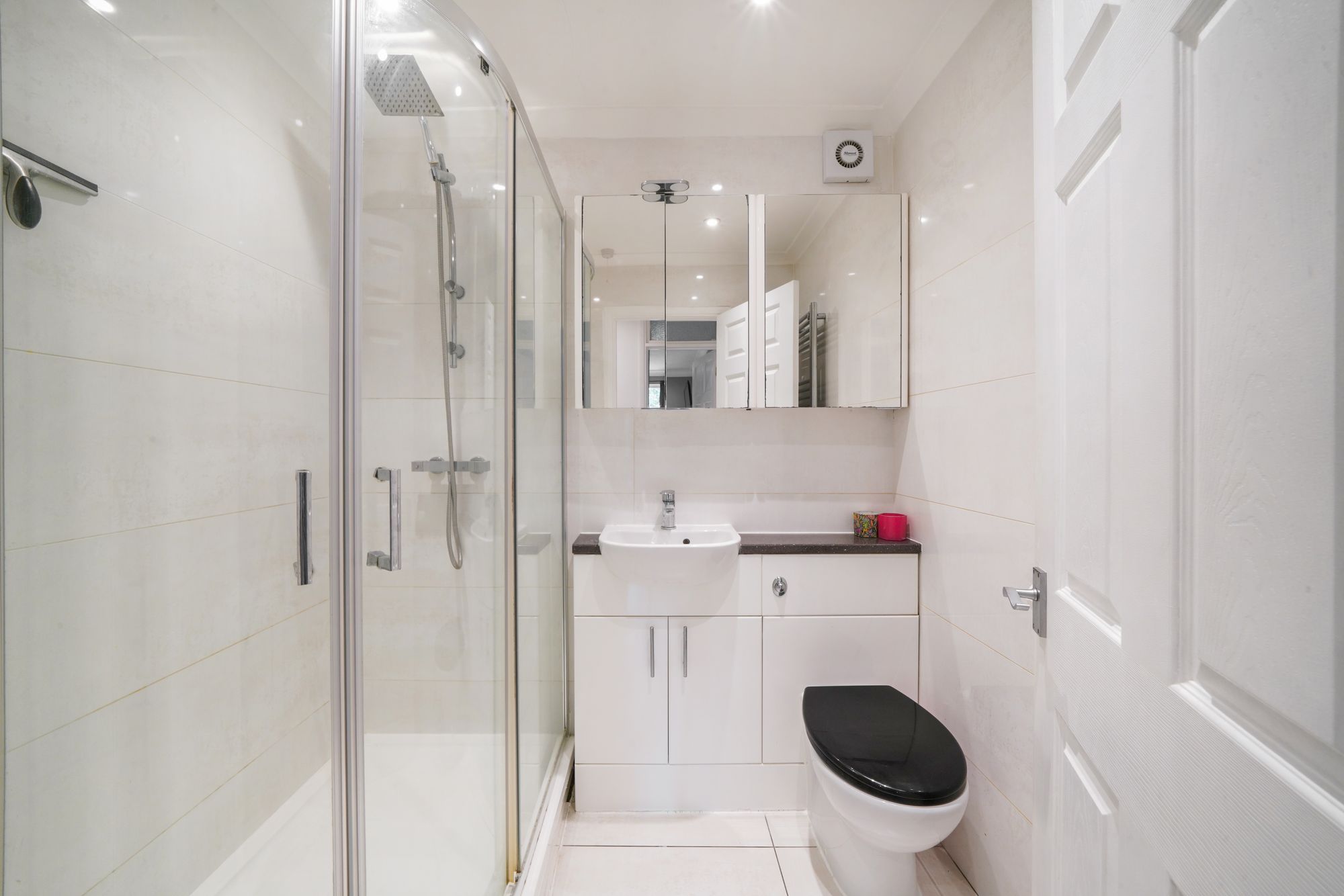 1 bed flat to rent in Sunbury Court Mews, Sunbury-On-Thames, TW16  - Property Image 12