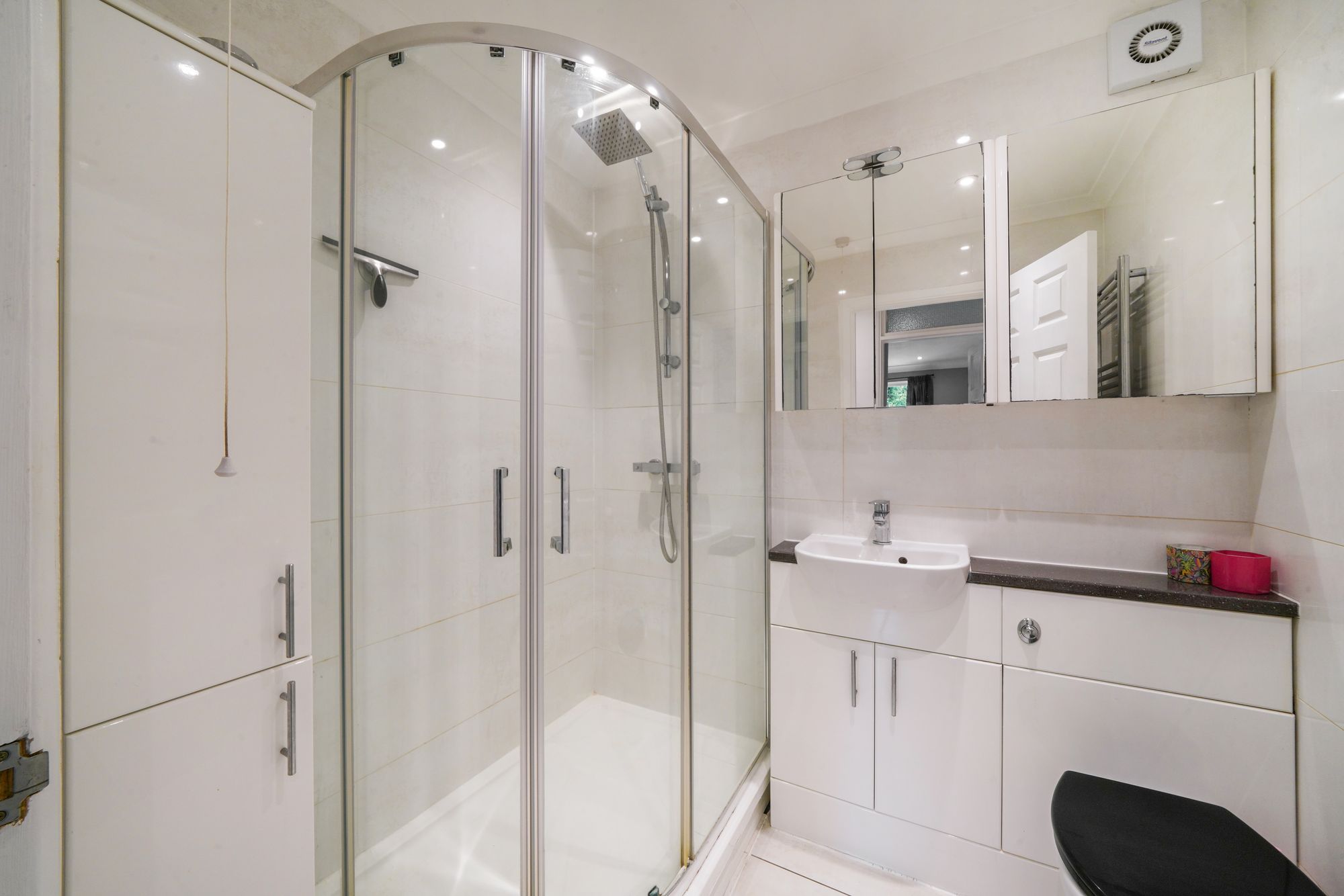1 bed flat to rent in Sunbury Court Mews, Sunbury-On-Thames, TW16  - Property Image 3