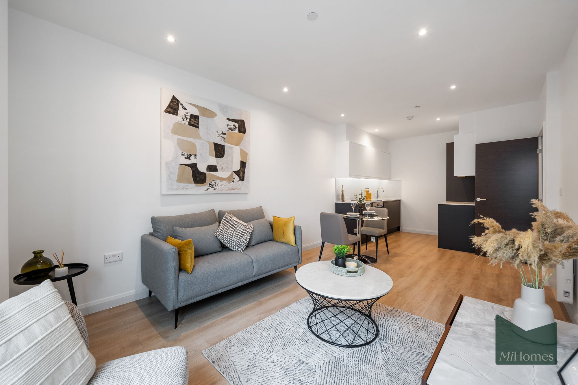 2 bed flat to rent in Bath Road, Chesterfield House, SL1