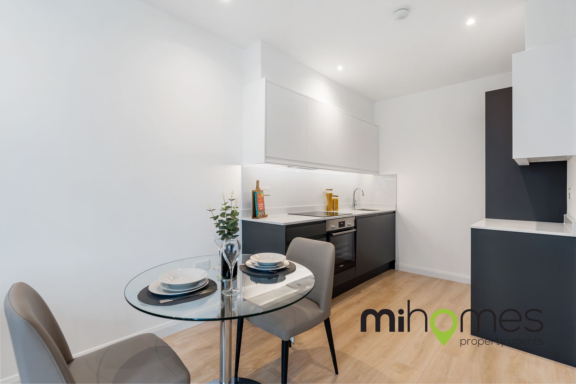 2 bed flat to rent in Bath Road, Slough, SL1 - Property Image 5