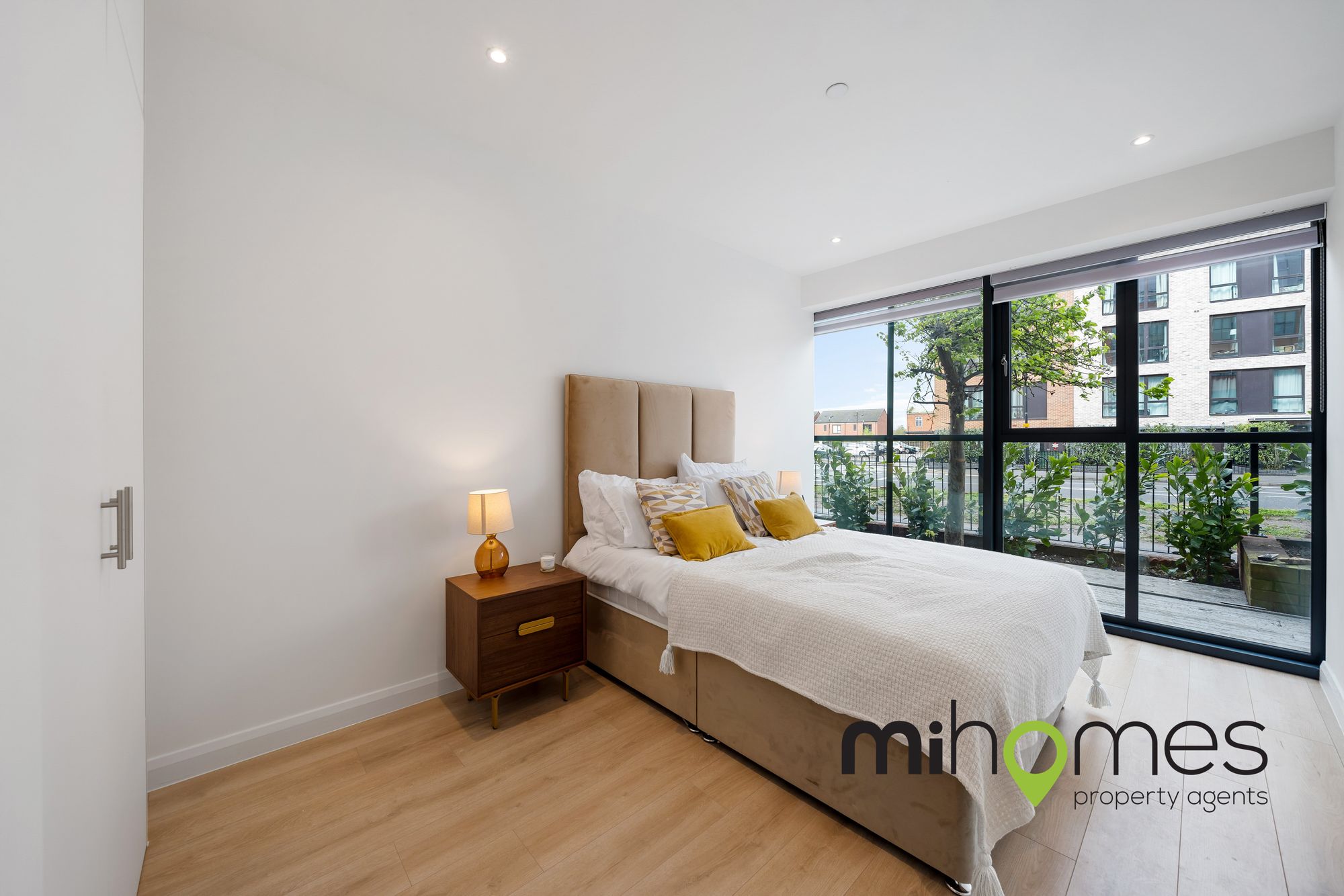 2 bed flat to rent in Bath Road, Slough, SL1 - Property Image 3
