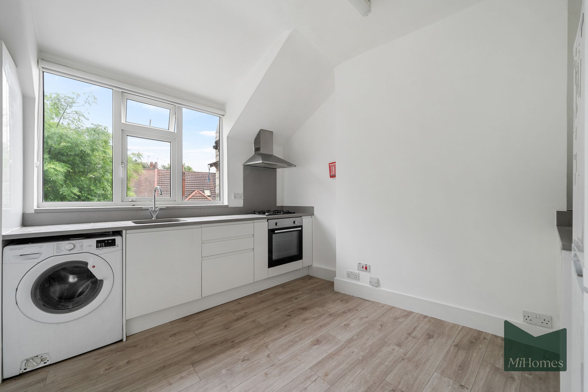 2 bed flat to rent in Queens Avenue, London, N21 - Property Image 2