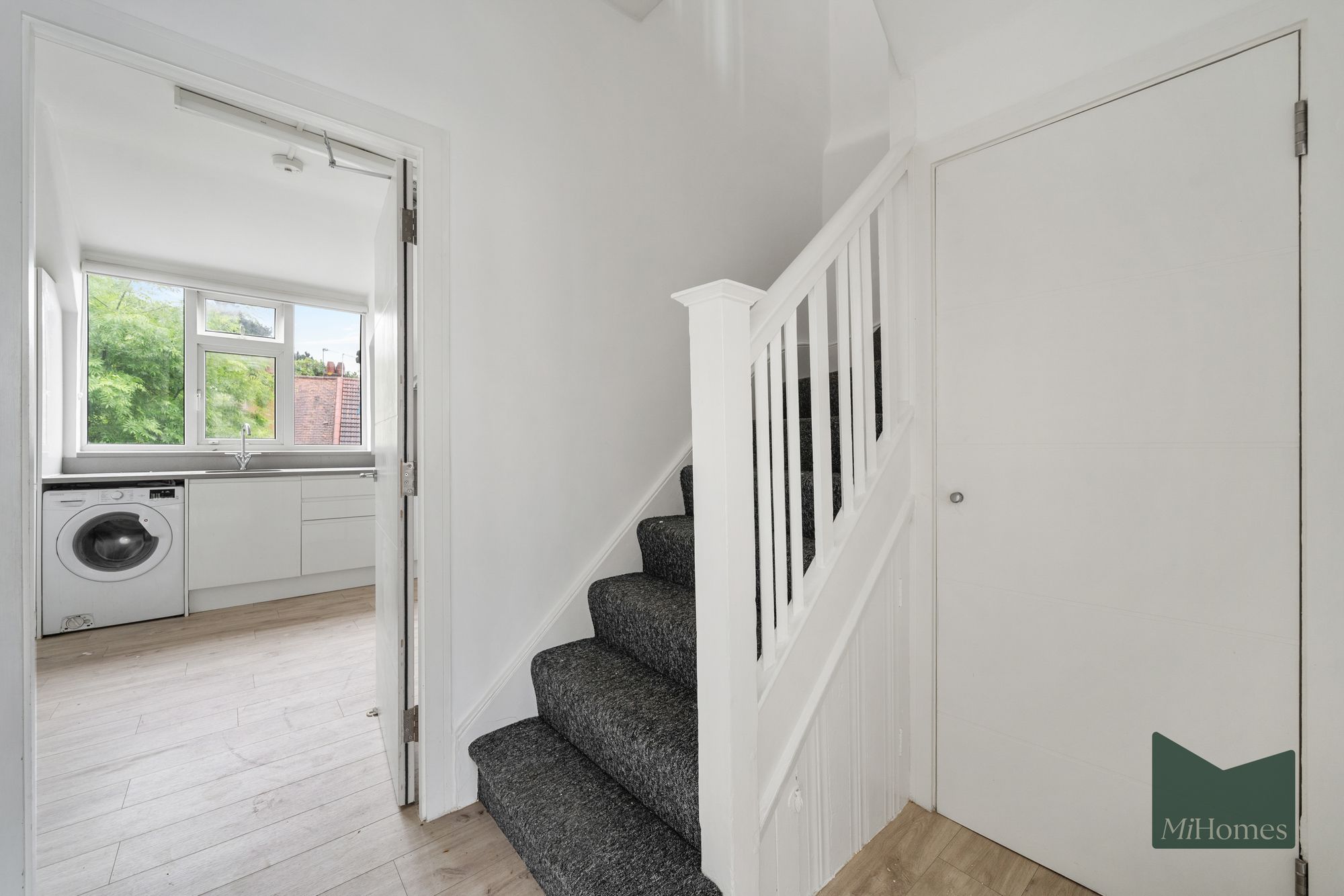 2 bed flat to rent in Queens Avenue, London, N21 - Property Image 1
