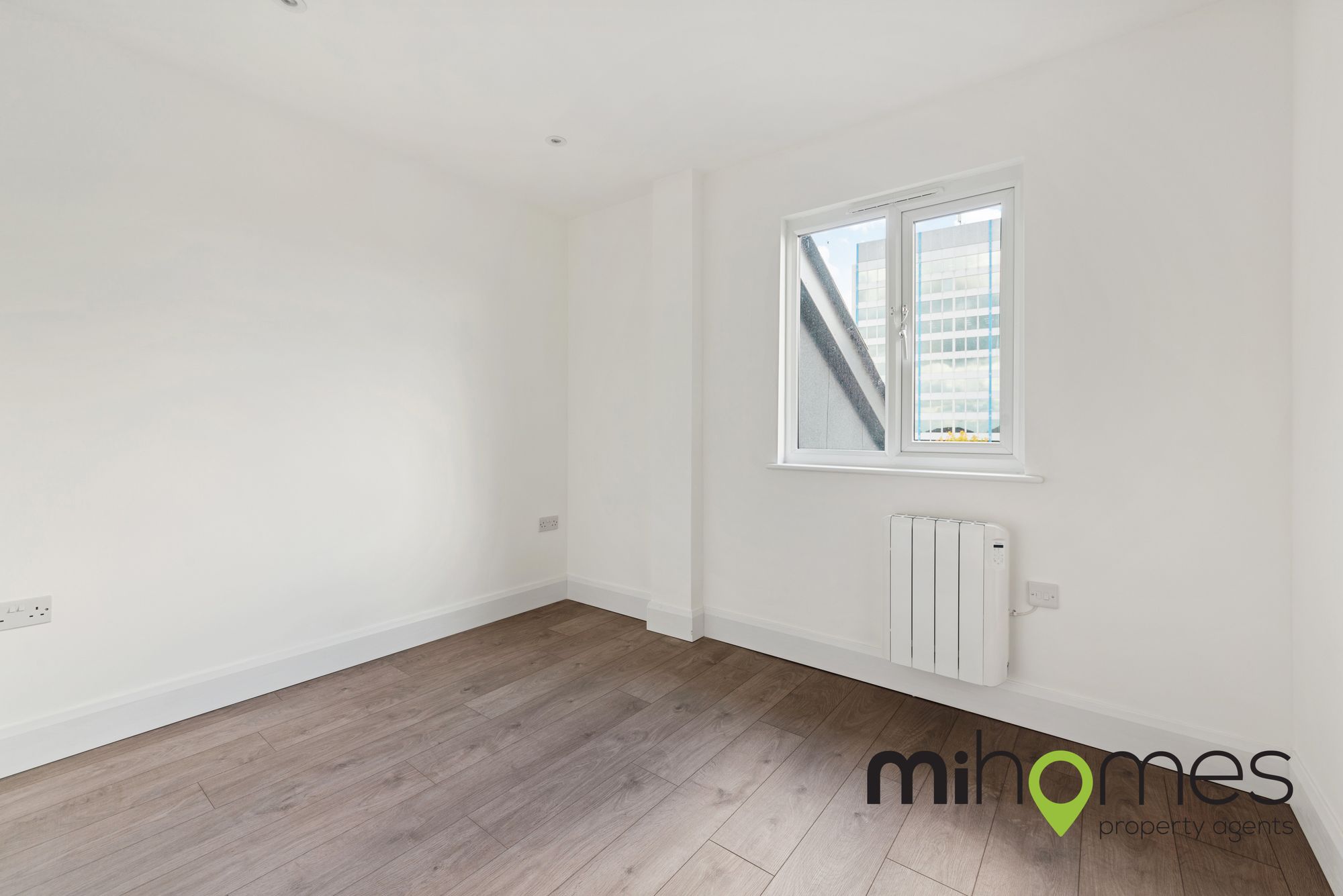 1 bed flat to rent in High Street, Potters Bar, EN6  - Property Image 6