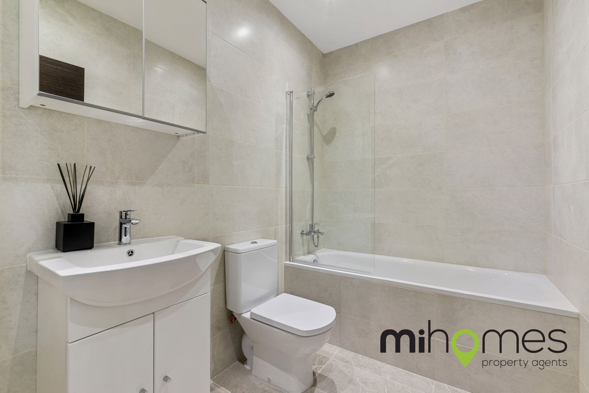 1 bed flat to rent in High Street, Potters Bar, EN6  - Property Image 4