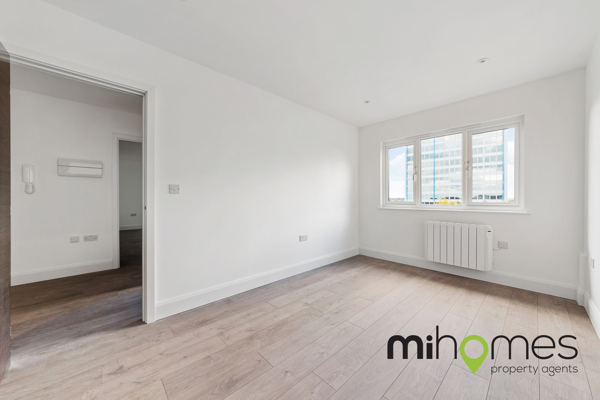 1 bed flat to rent in High Street, Potters Bar, EN6  - Property Image 5