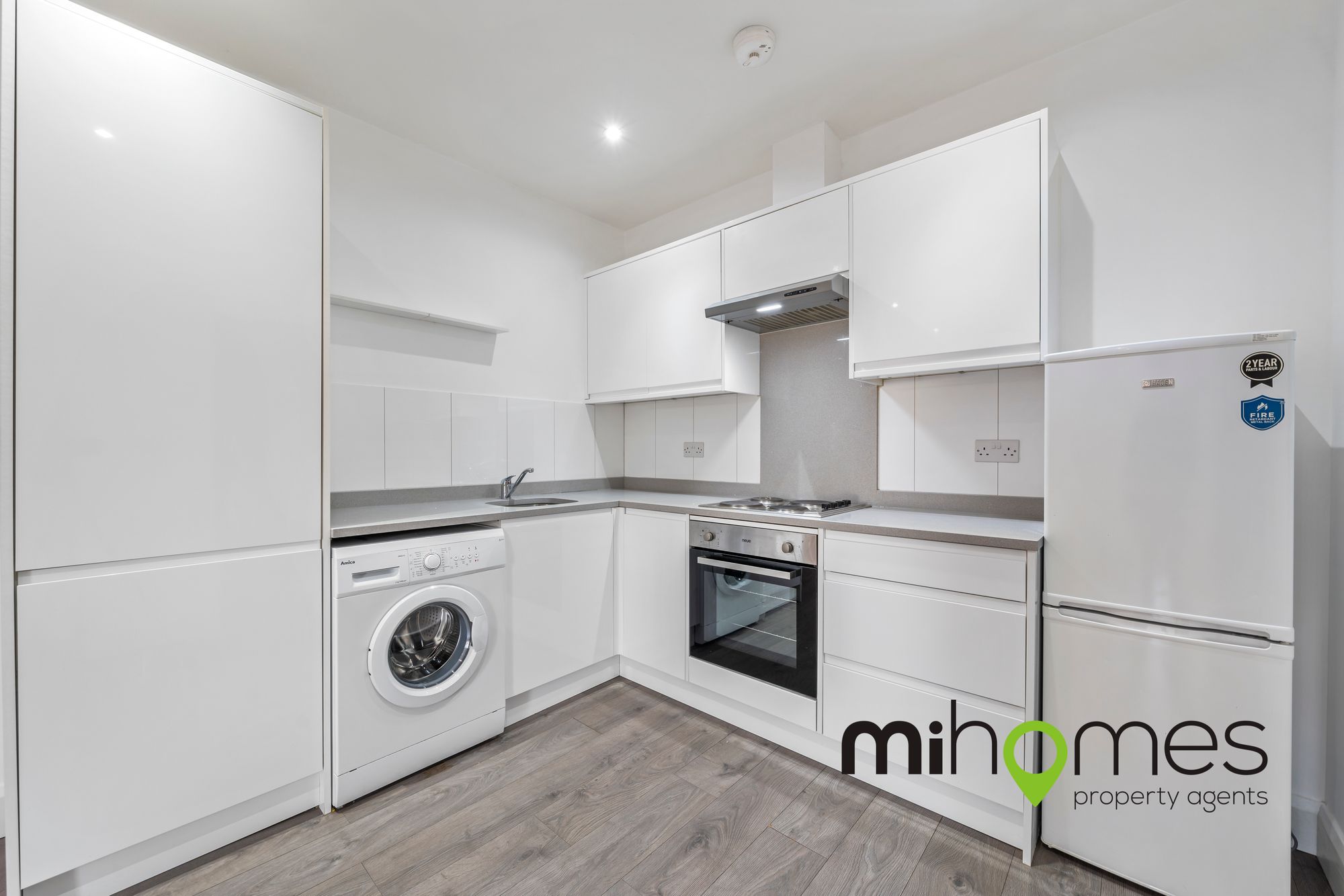 1 bed flat to rent in High Street, Potters Bar, EN6  - Property Image 2