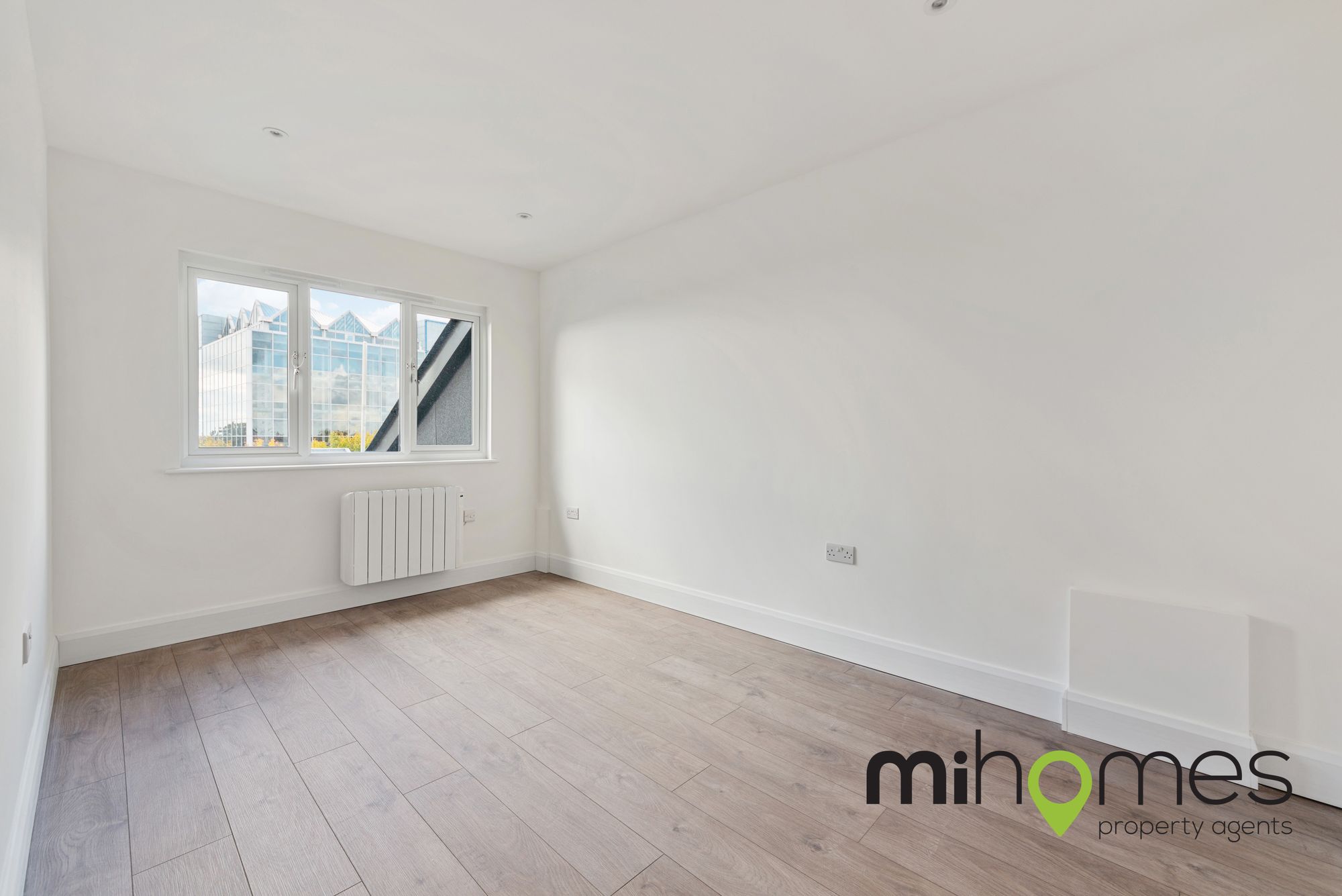 1 bed flat to rent in High Street, Potters Bar, EN6  - Property Image 3