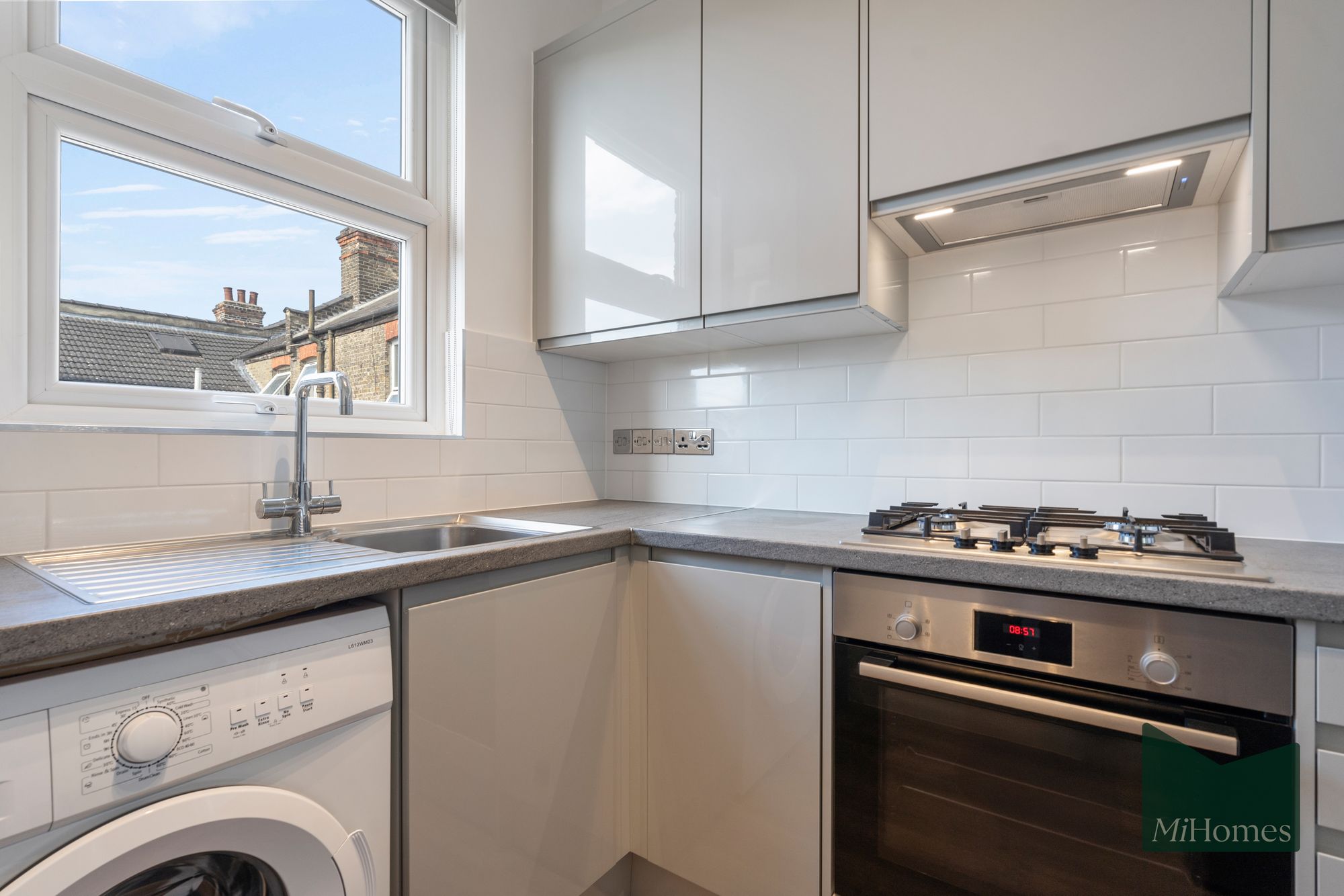 Flat to rent in Windsor Road, London, N13  - Property Image 7