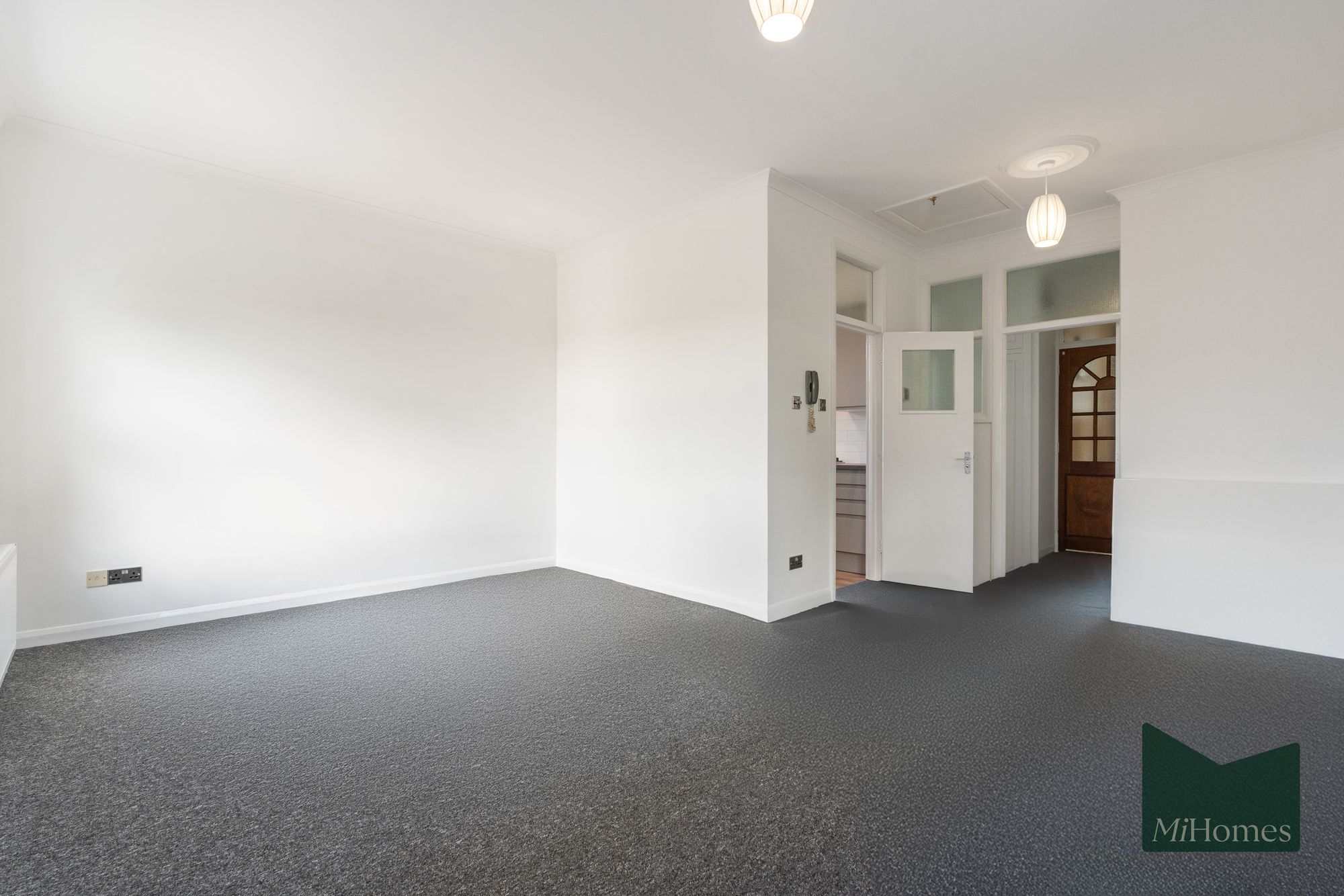 Flat to rent in Windsor Road, London, N13  - Property Image 11