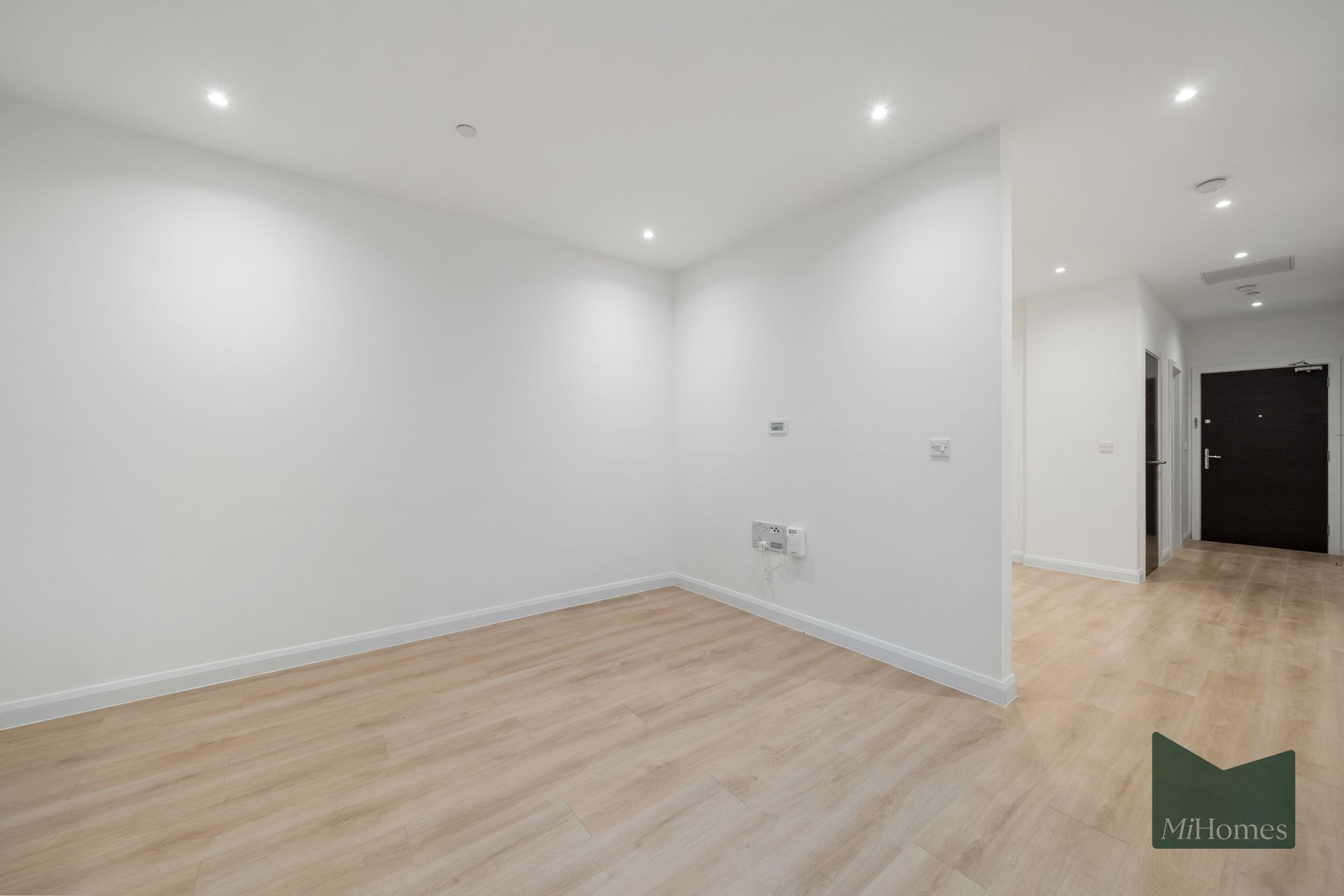 Flat to rent in Bath Road, Chesterfield House, SL1  - Property Image 8