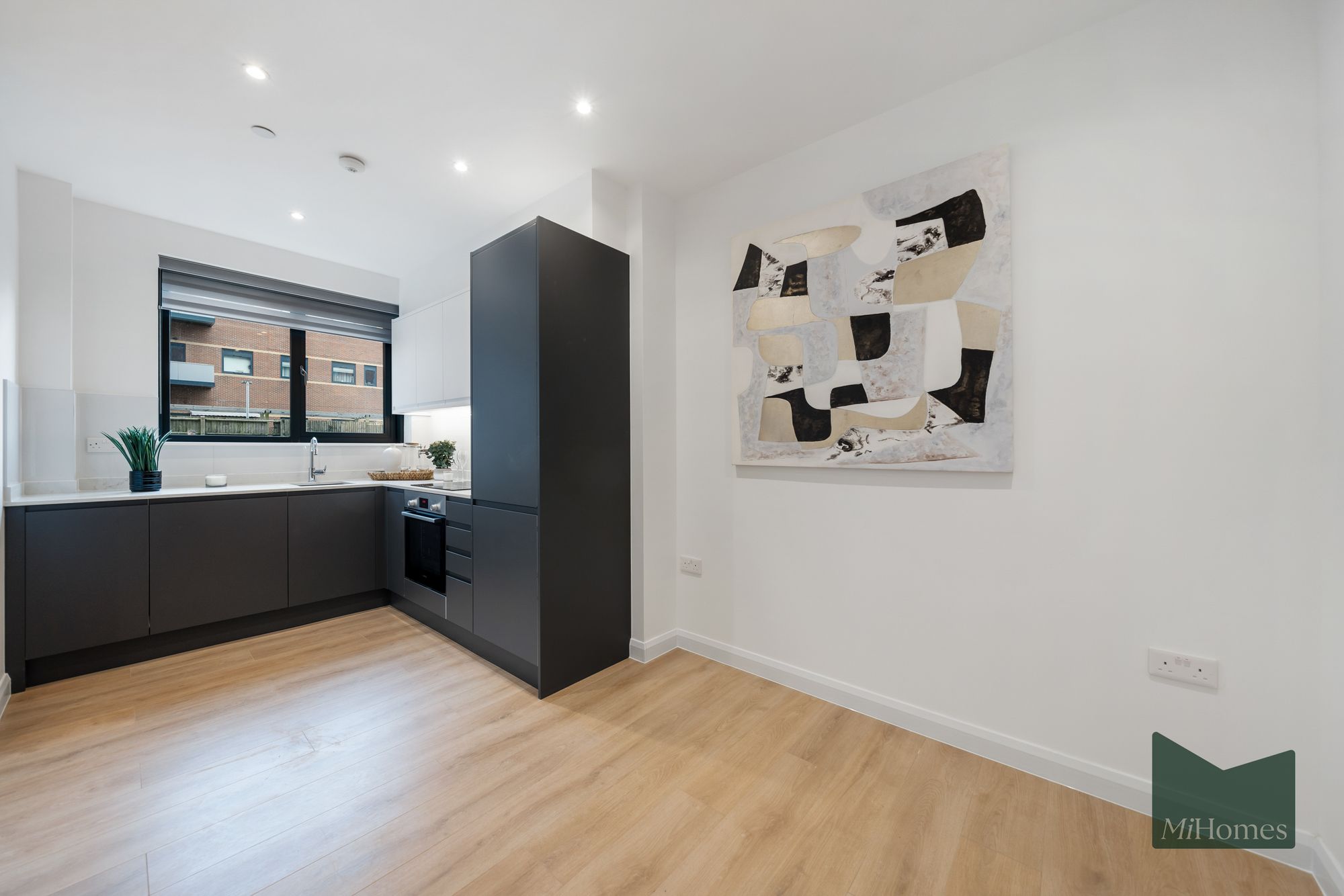 Flat to rent in Bath Road, Chesterfield House, SL1  - Property Image 2