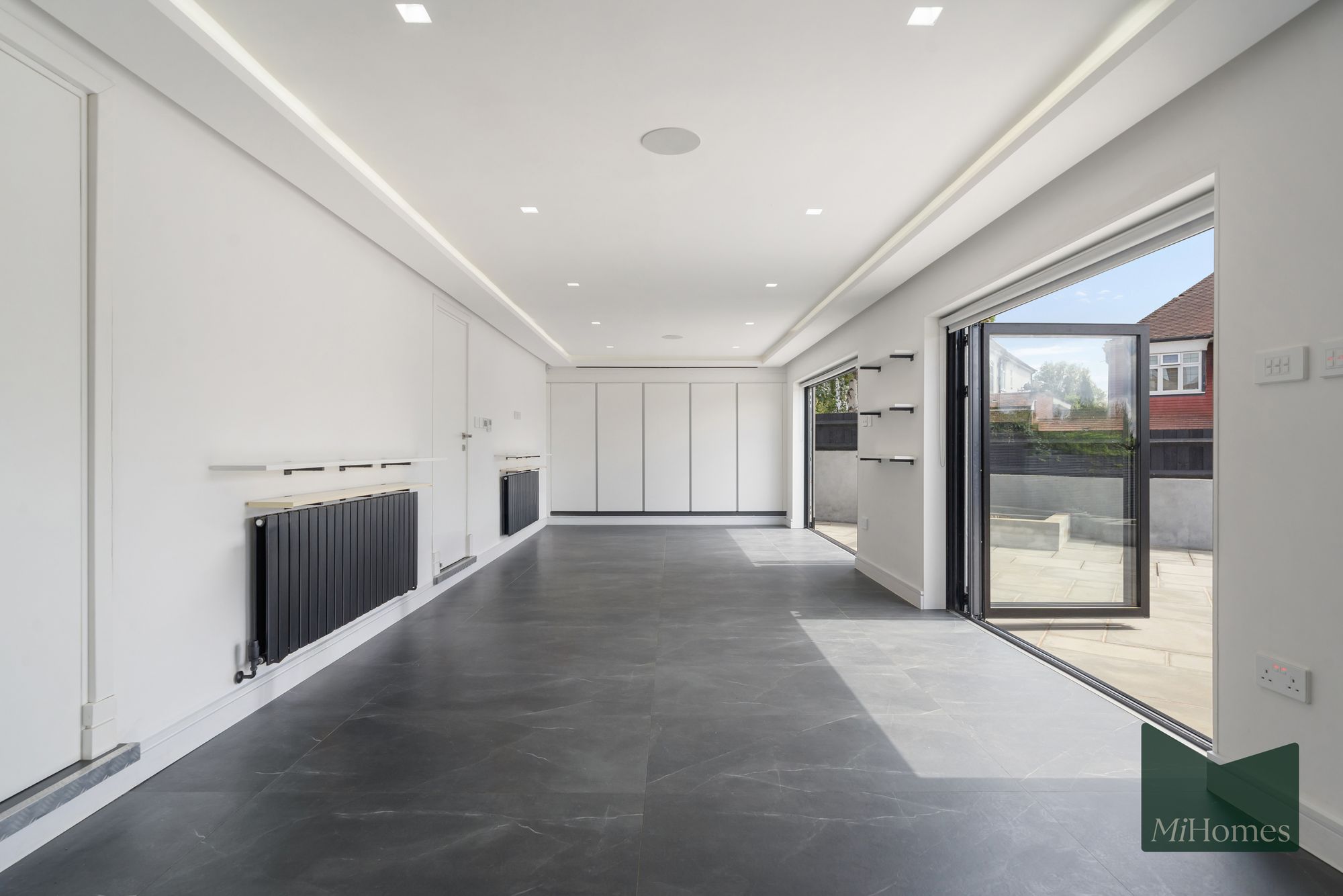 5 bed house to rent in Forestdale, London, N14 - Property Image 4