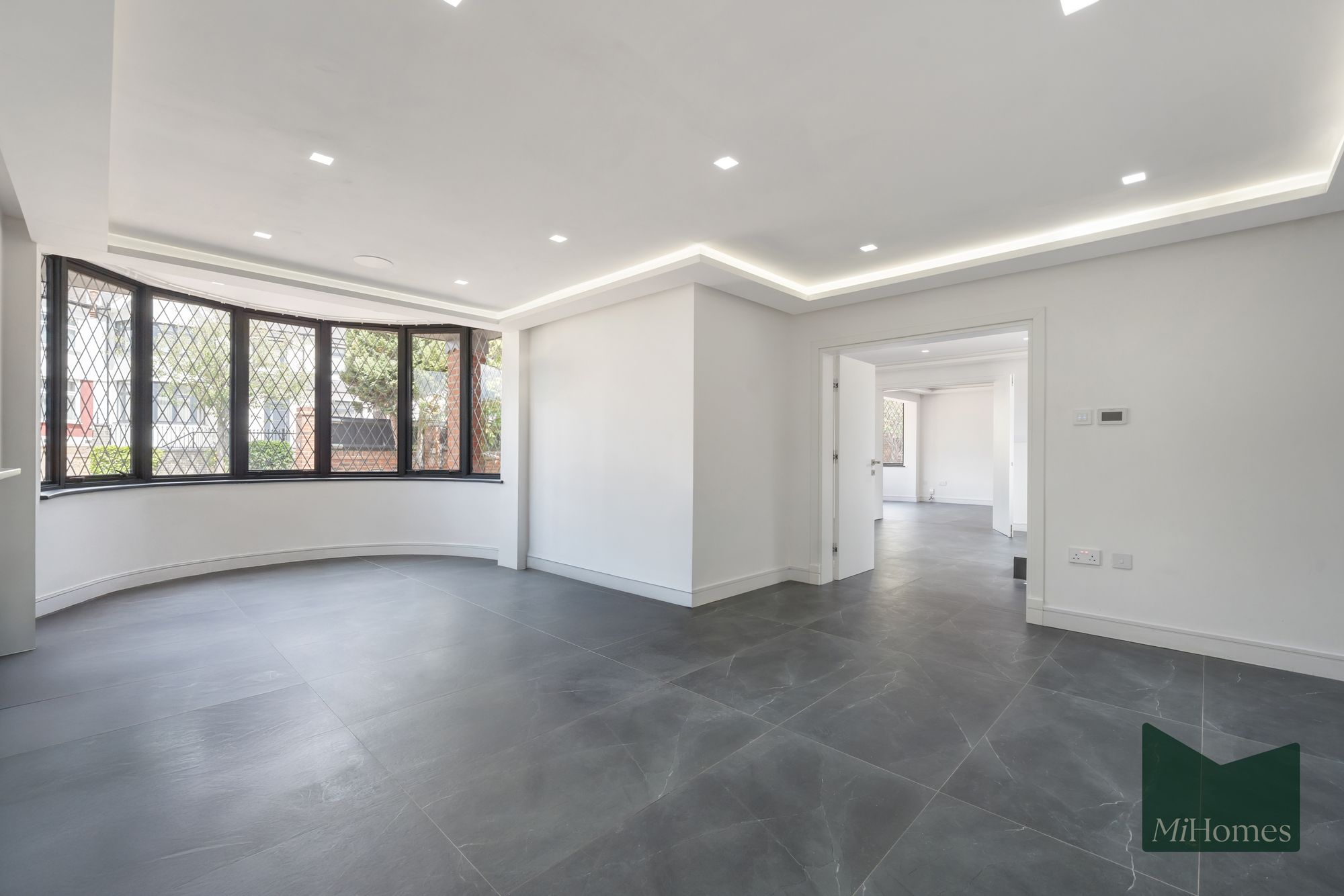 5 bed house to rent in Forestdale, London, N14 - Property Image 9