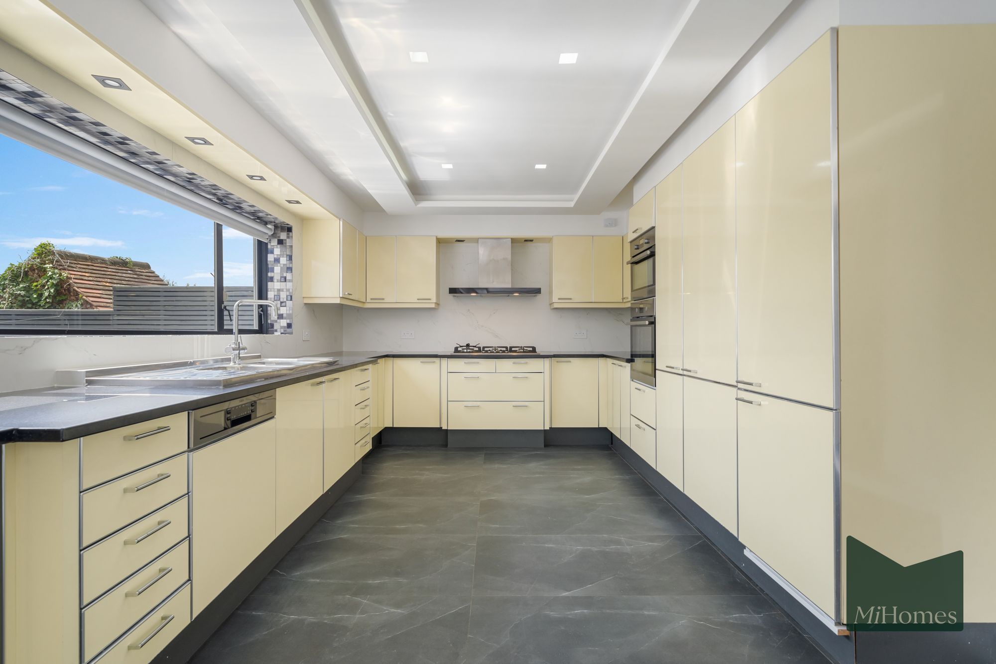 5 bed house to rent in Forestdale, London, N14 - Property Image 8