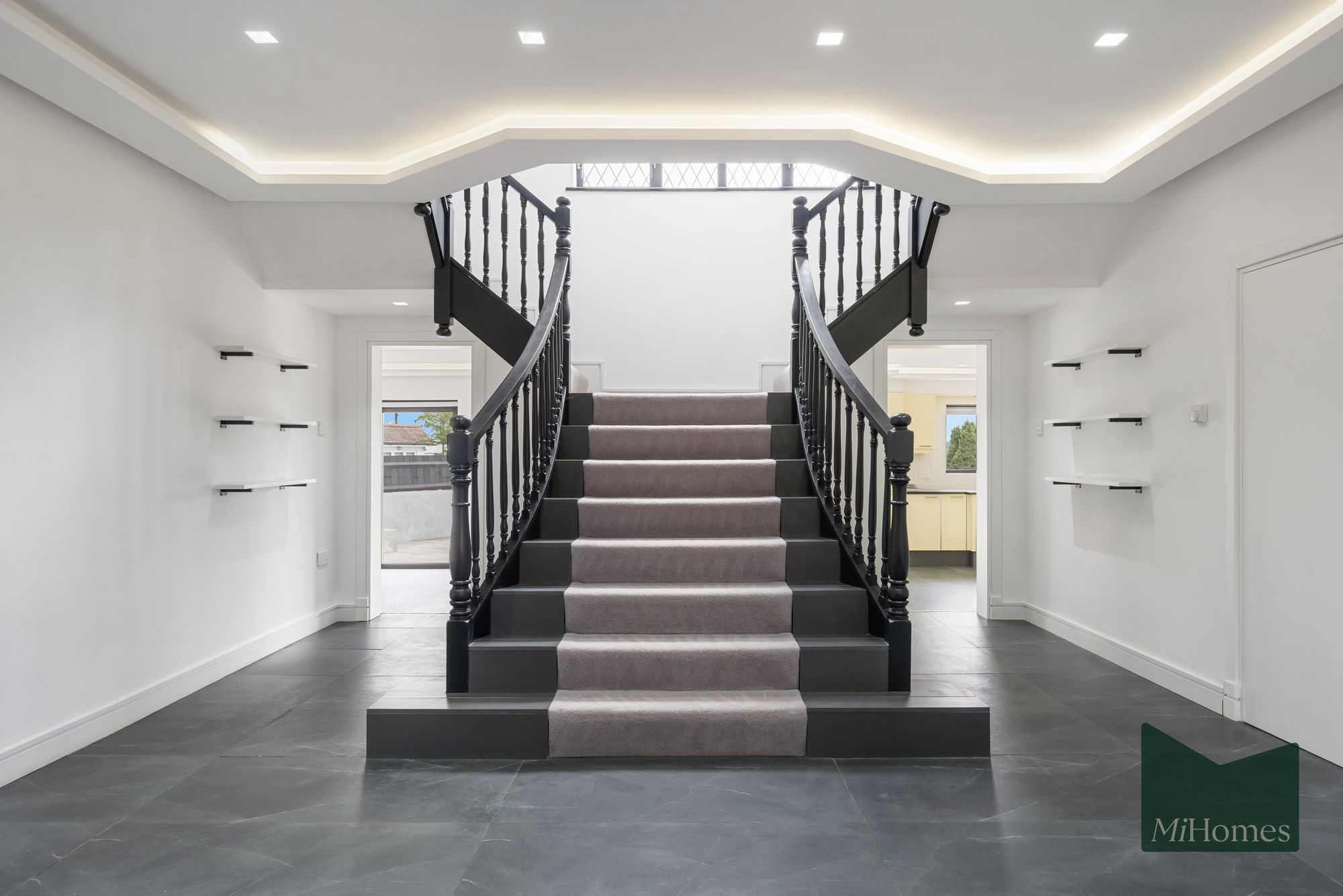 5 bed house to rent in Forestdale, London, N14 - Property Image 2