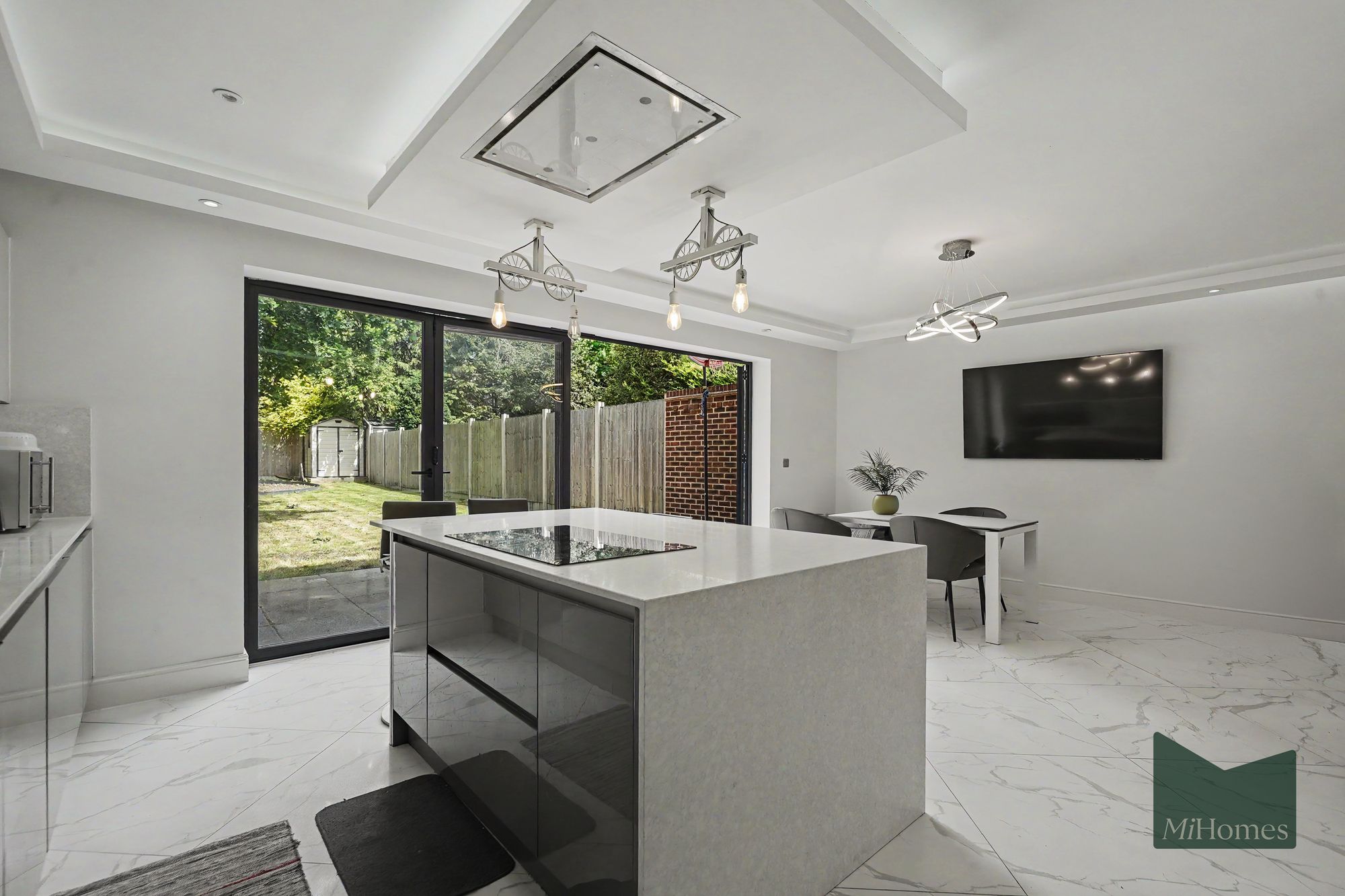 5 bed semi-detached house for sale in Hadley Road, Enfield, EN2 - Property Image 4
