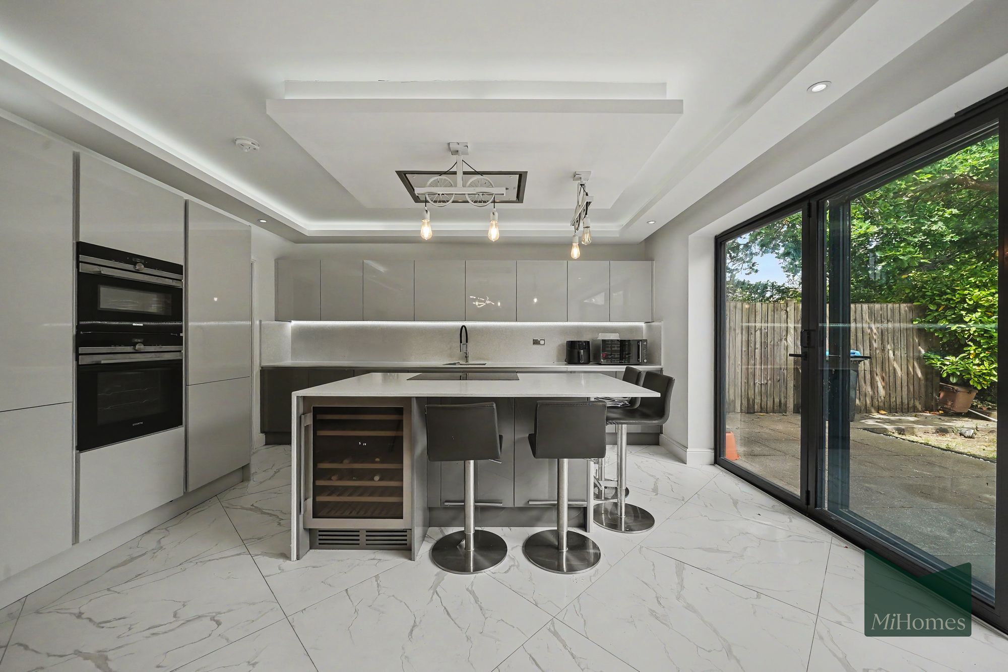 5 bed semi-detached house for sale in Hadley Road, Enfield, EN2 - Property Image 2
