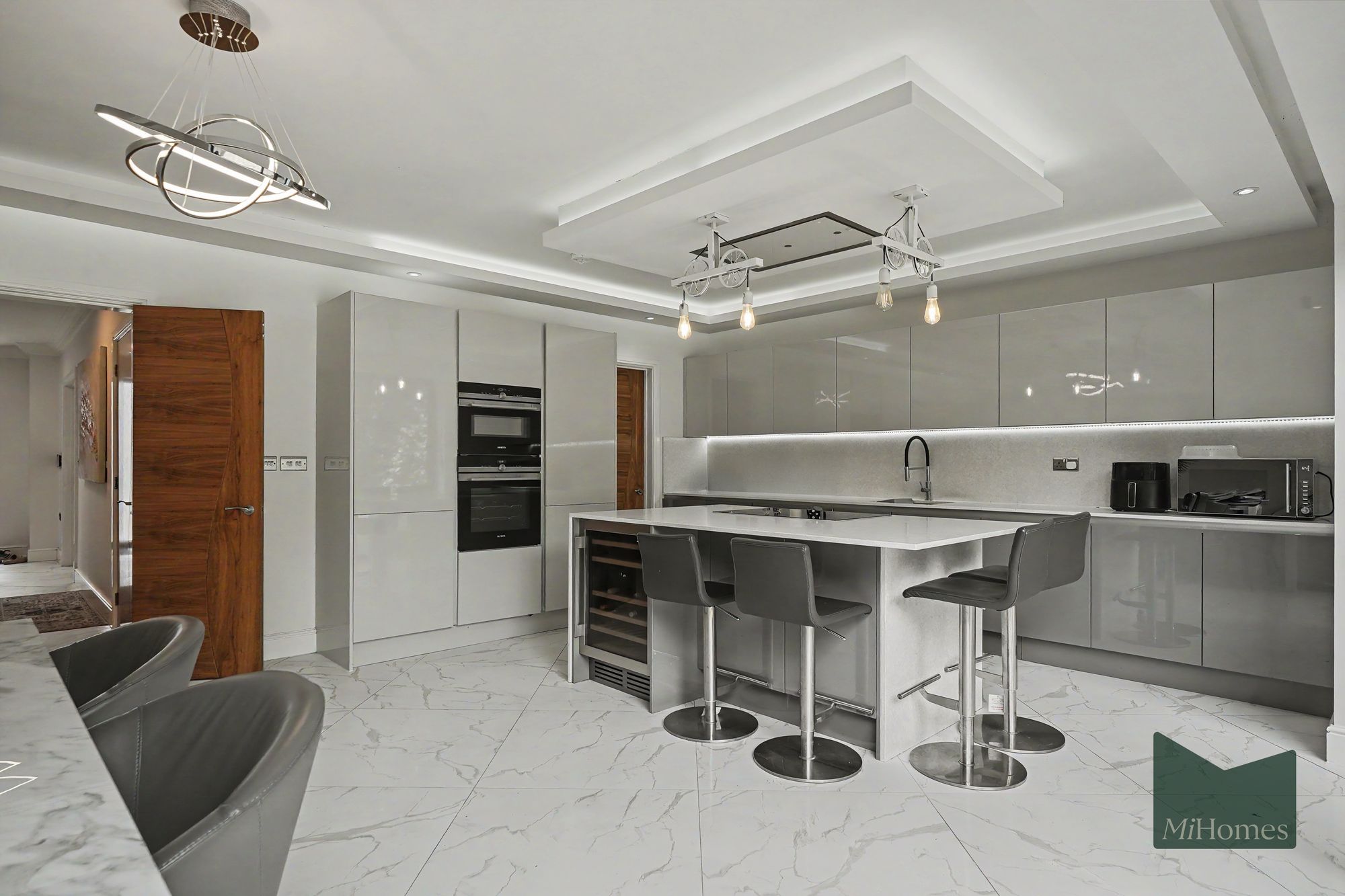 5 bed semi-detached house for sale in Hadley Road, Enfield, EN2 - Property Image 5