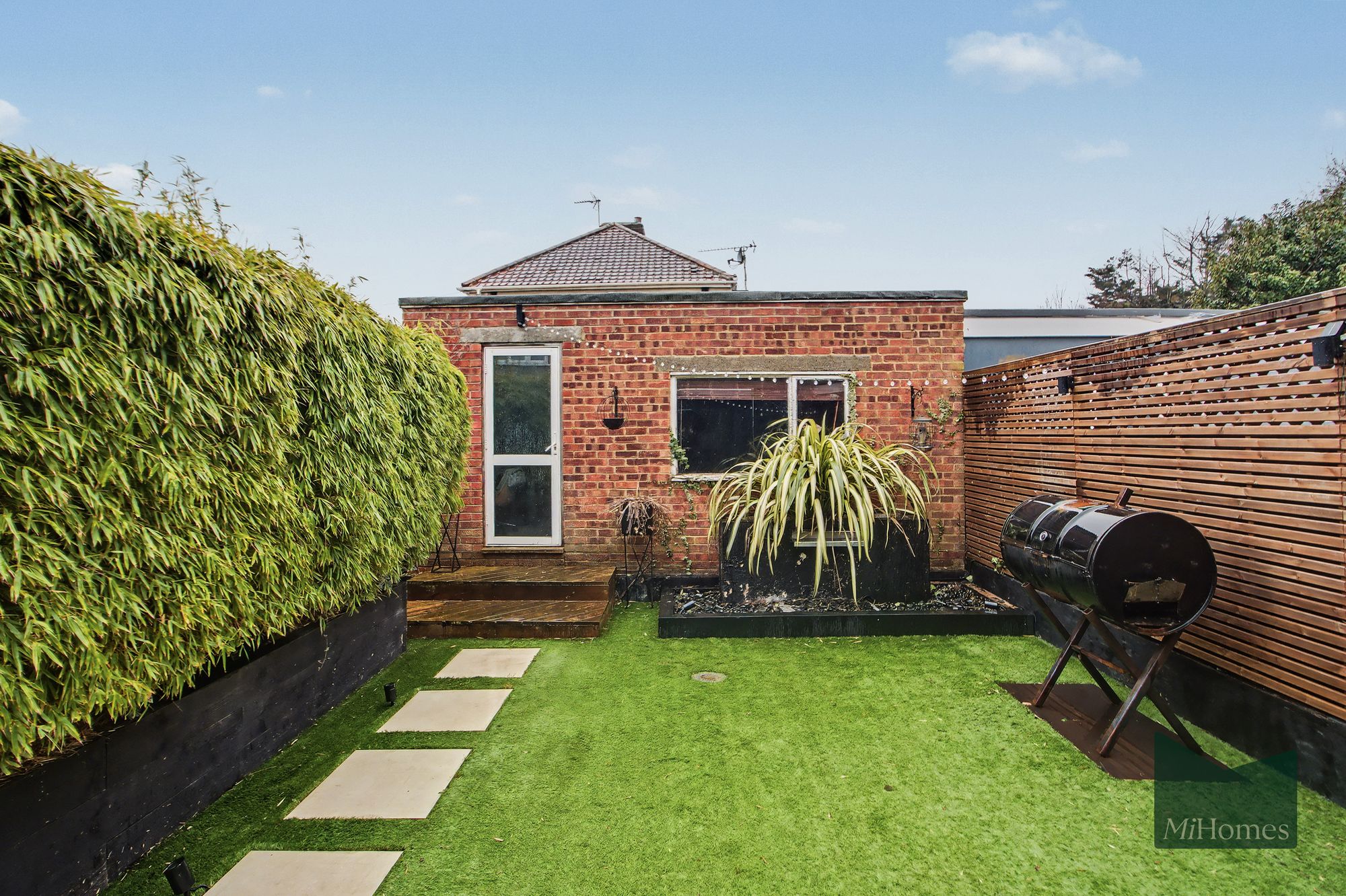 3 bed mid-terraced house for sale in Woodstock Crescent, London, N9 - Property Image 2