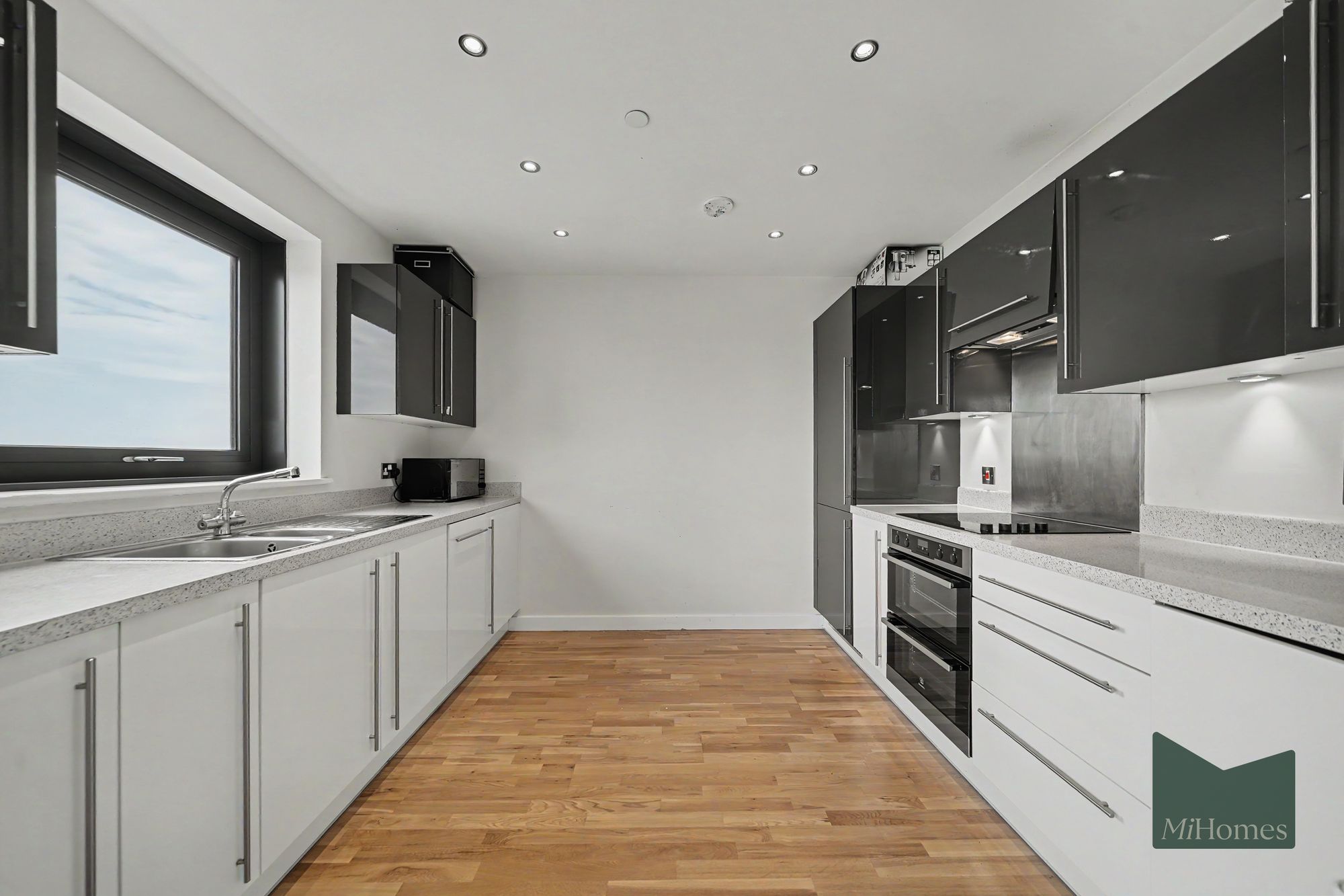 2 bed flat for sale in Southbury Road, Enfield, EN1 - Property Image 3
