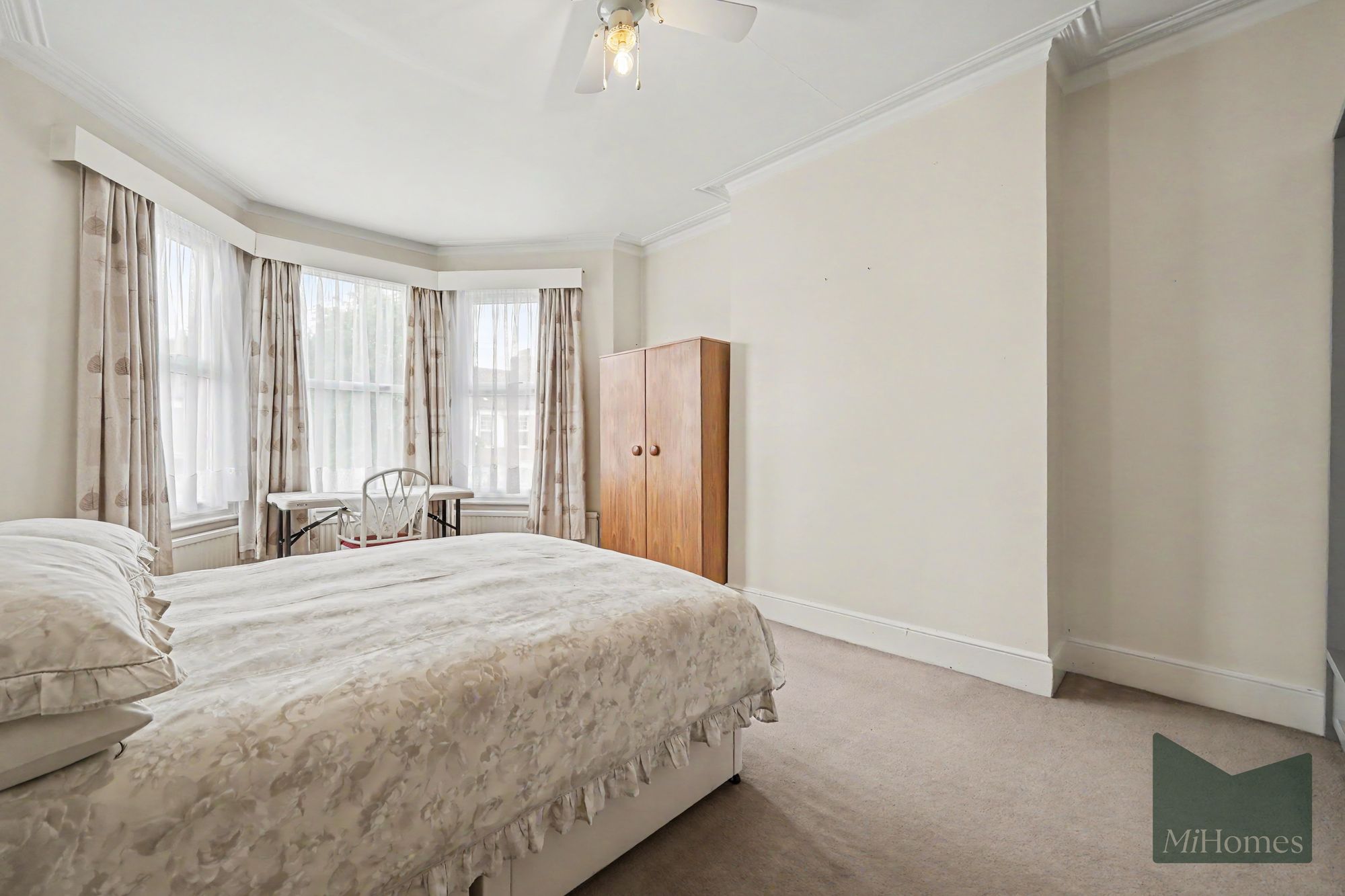 3 bed mid-terraced house for sale in Belsize Avenue, London, N13 - Property Image 15
