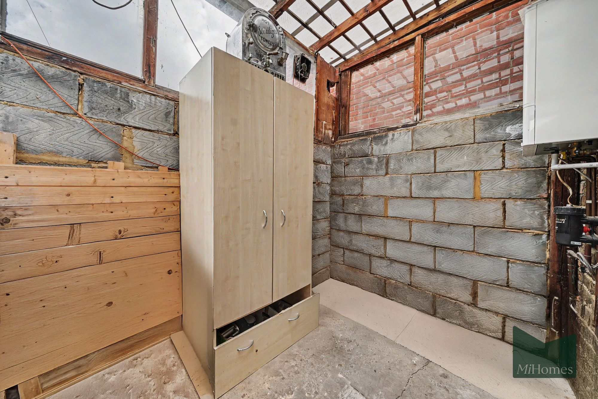 3 bed mid-terraced house for sale in Belsize Avenue, London, N13 - Property Image 12