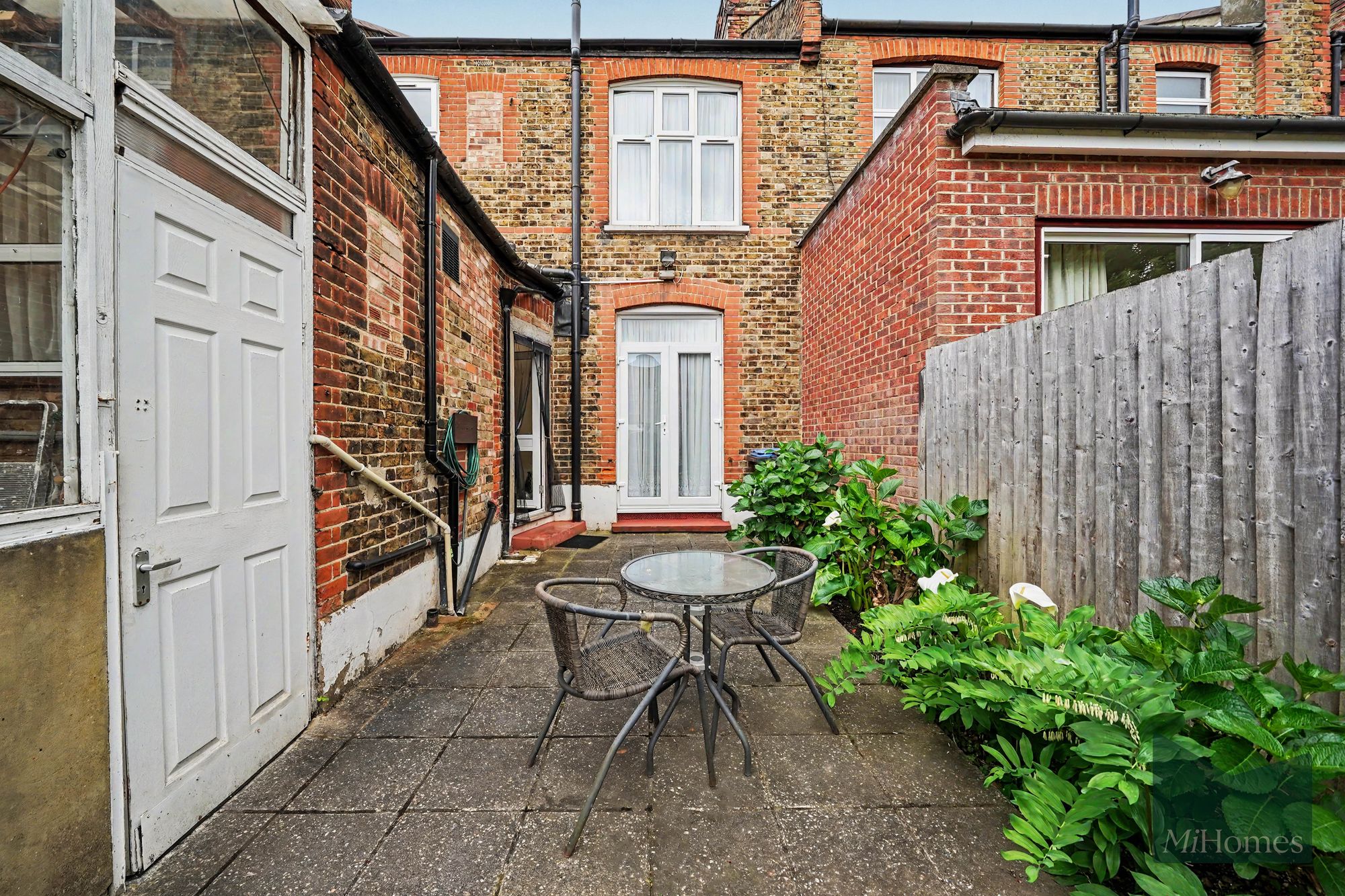 3 bed mid-terraced house for sale in Belsize Avenue, London, N13 - Property Image 20