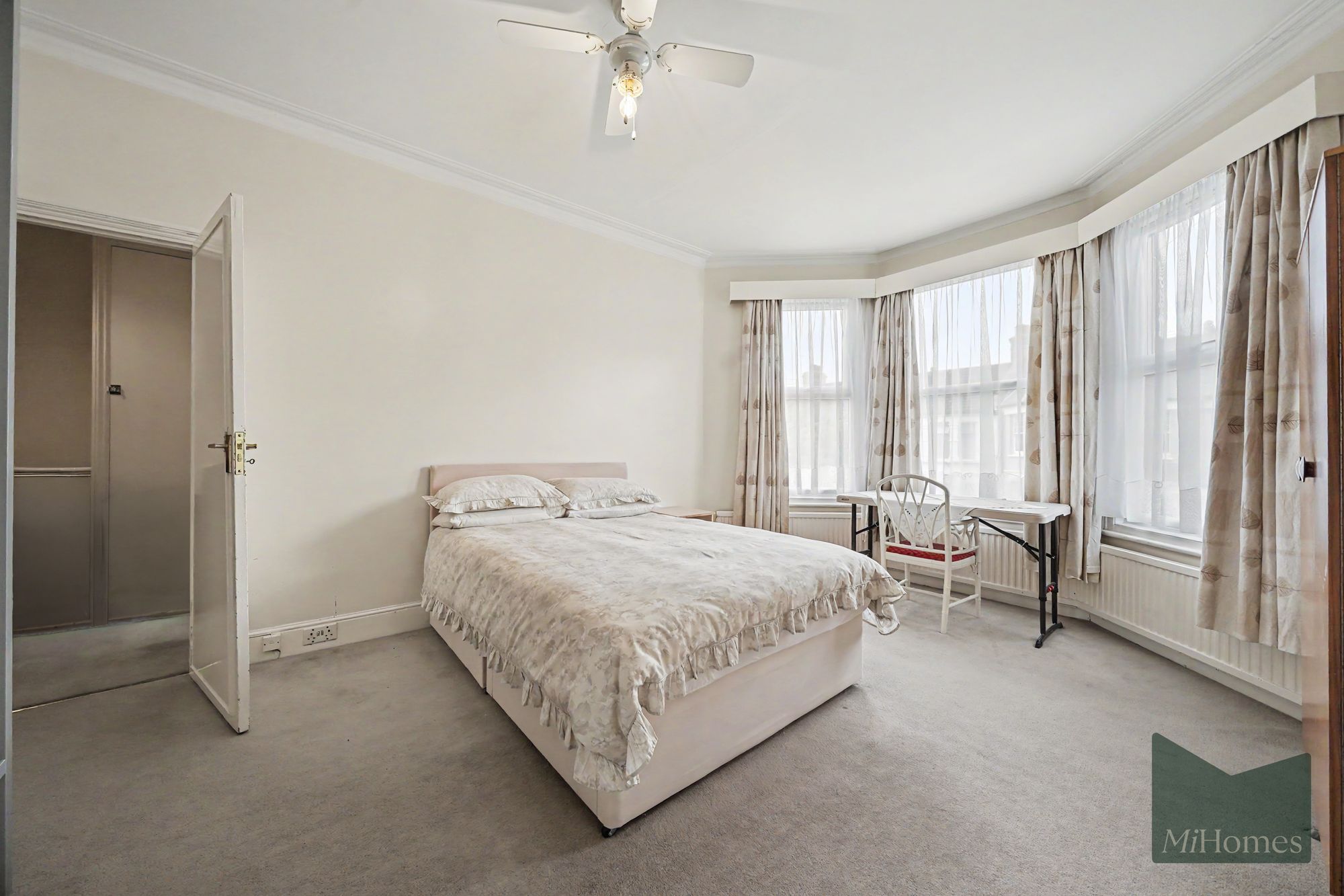 3 bed mid-terraced house for sale in Belsize Avenue, London, N13 - Property Image 14