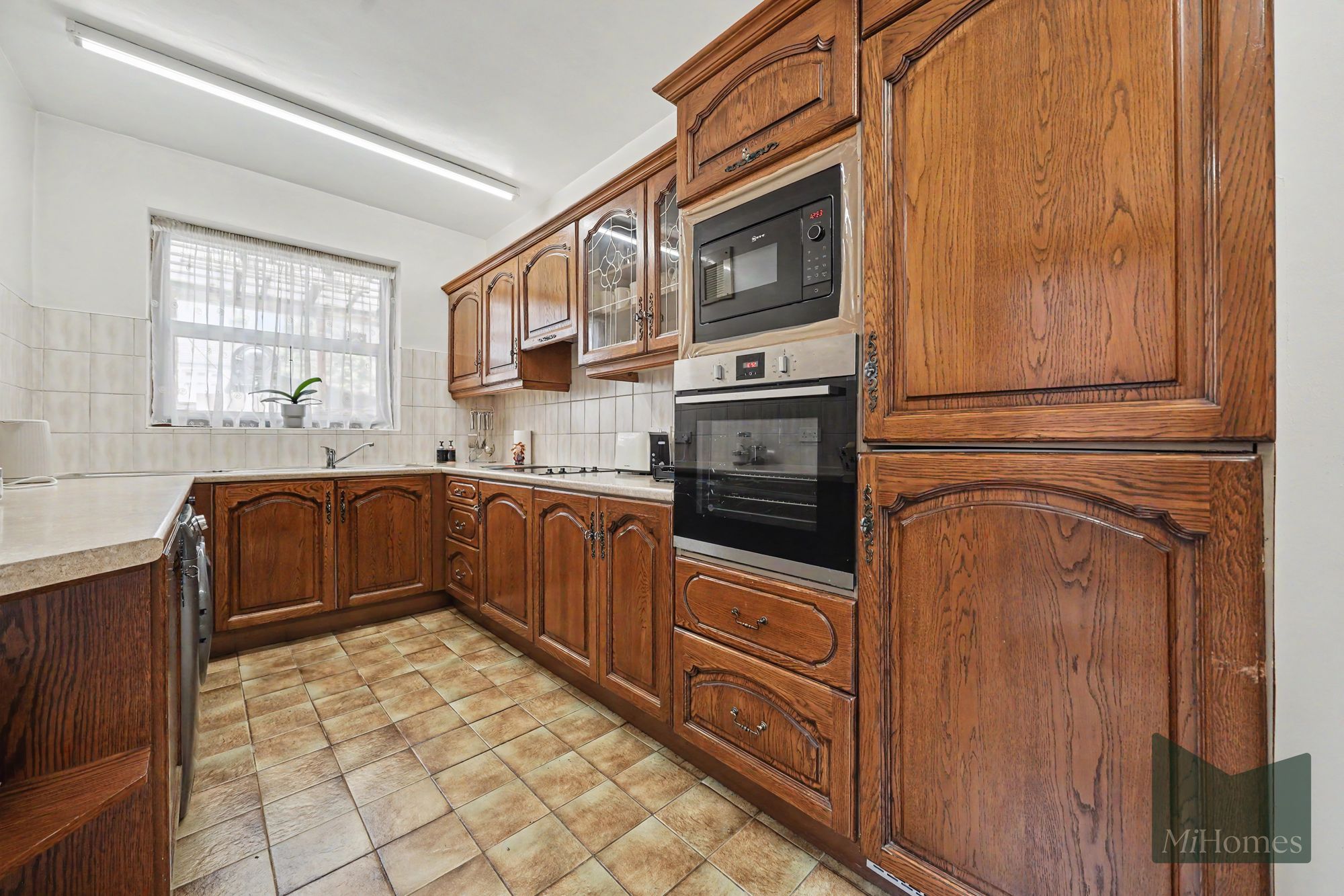 3 bed mid-terraced house for sale in Belsize Avenue, London, N13 - Property Image 2