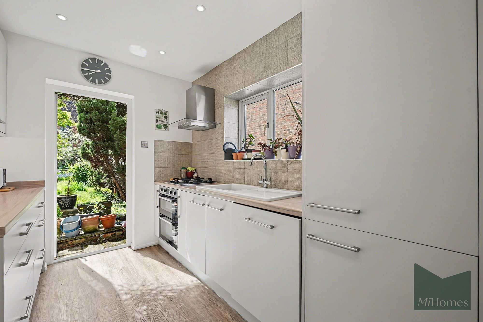 3 bed semi-detached house for sale in George Crescent, London, N10  - Property Image 6