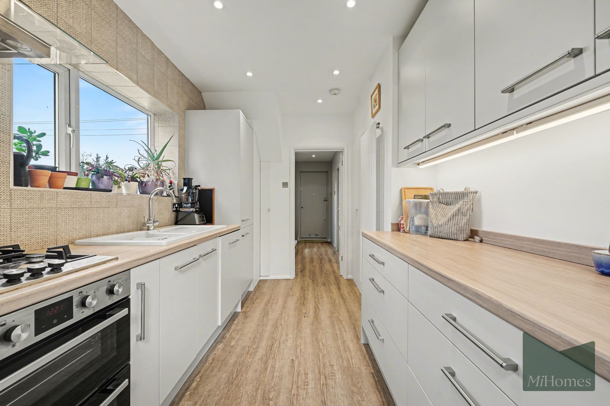 3 bed semi-detached house for sale in George Crescent, London, N10  - Property Image 5