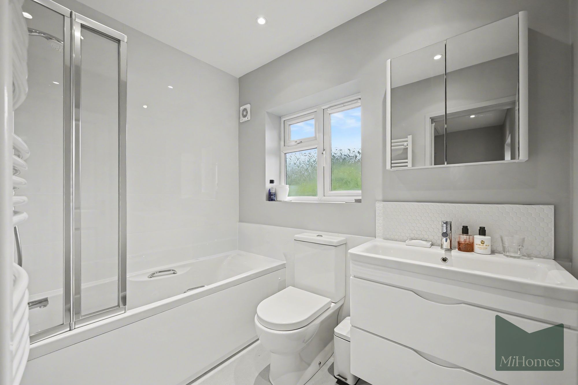 3 bed semi-detached house for sale in George Crescent, London, N10  - Property Image 14