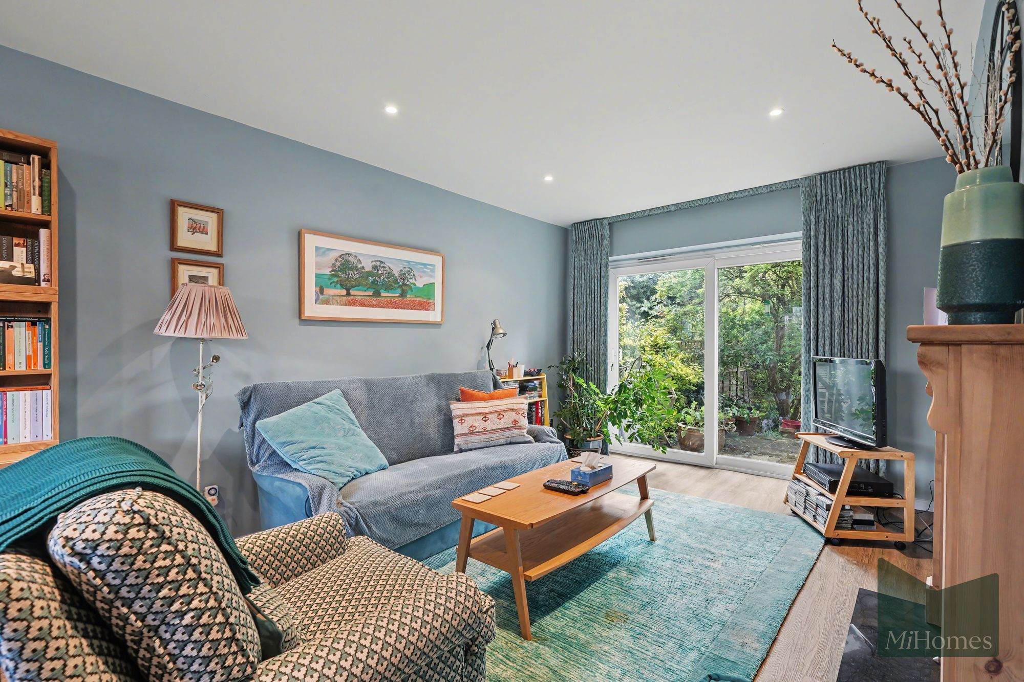 3 bed semi-detached house for sale in George Crescent, London, N10  - Property Image 1